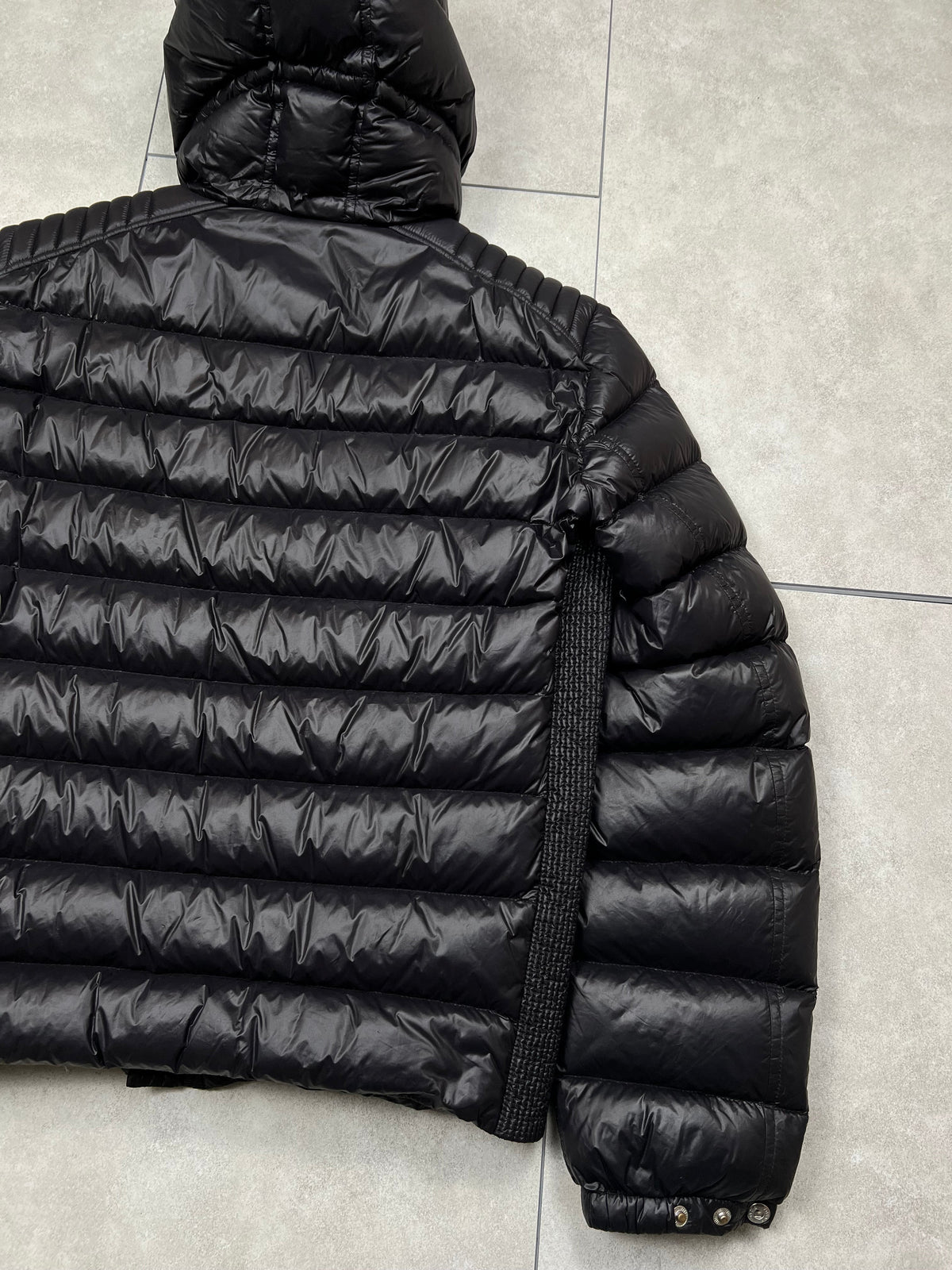 Prada puffer jacket, size 50 (fits L), pre-owned 8/10 condition (small holes on one sleeve, shown in photos) – Relique