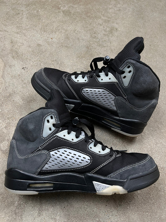 Air Jordan 5 Anthracite sneakers, EU size 42.5, pre-owned 9/10 condition – Relique