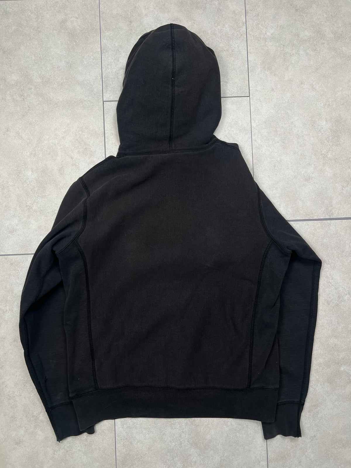 Supreme hoodie, size M, pre-owned 7/10 condition – Relique