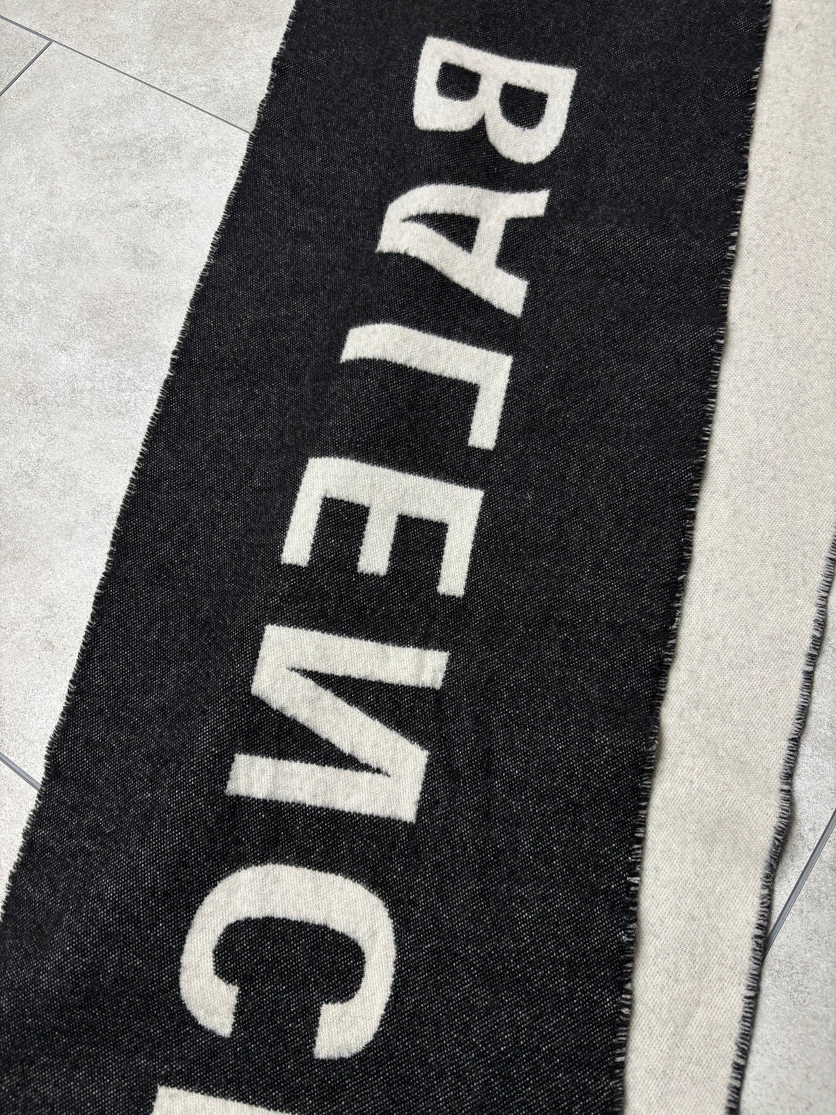 Balenciaga scarf, large size, pre-owned 8/10 condition – Relique