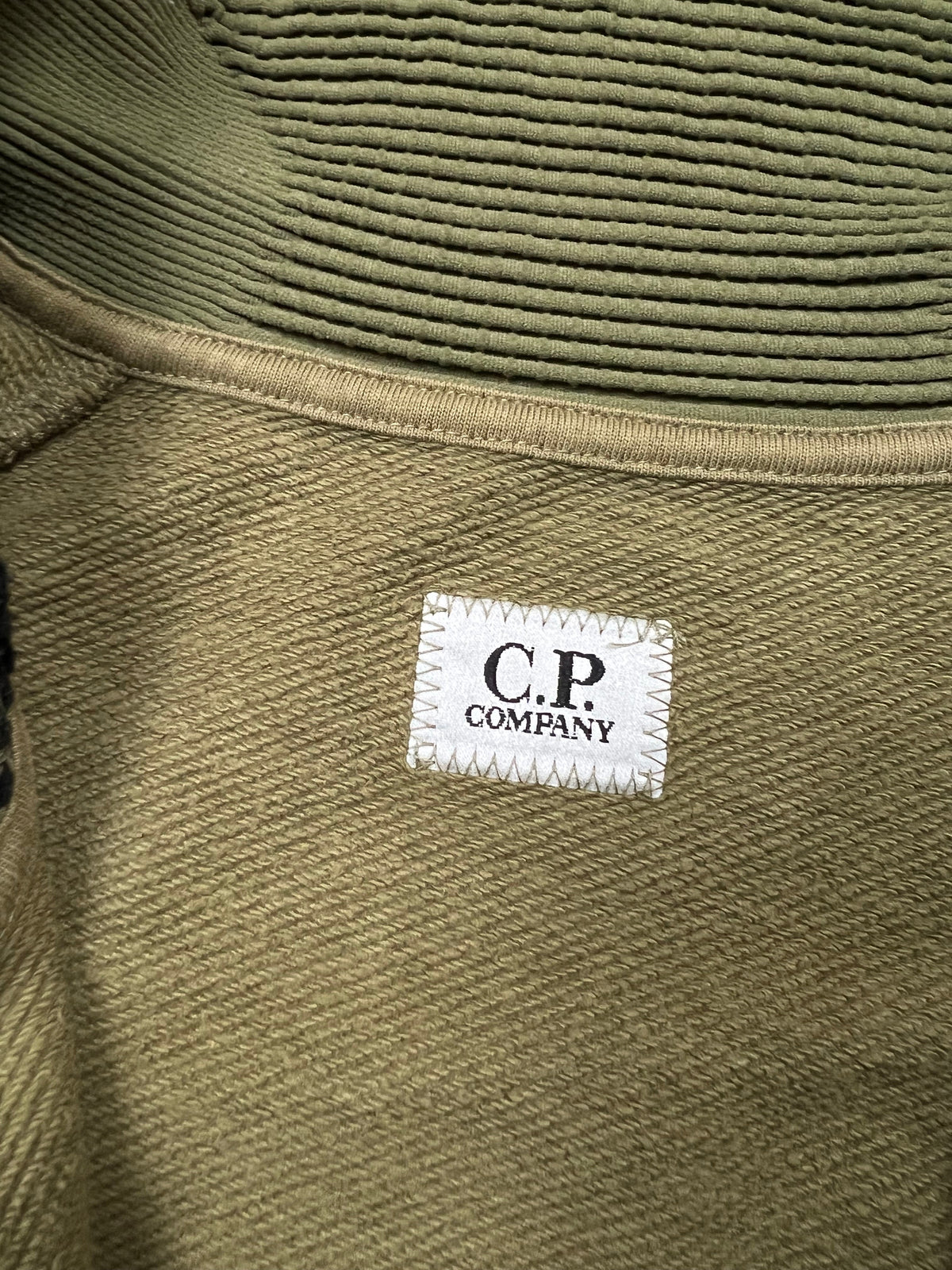 C.P. Company zip-up hoodie, size S, pre-owned 9/10 condition – Relique