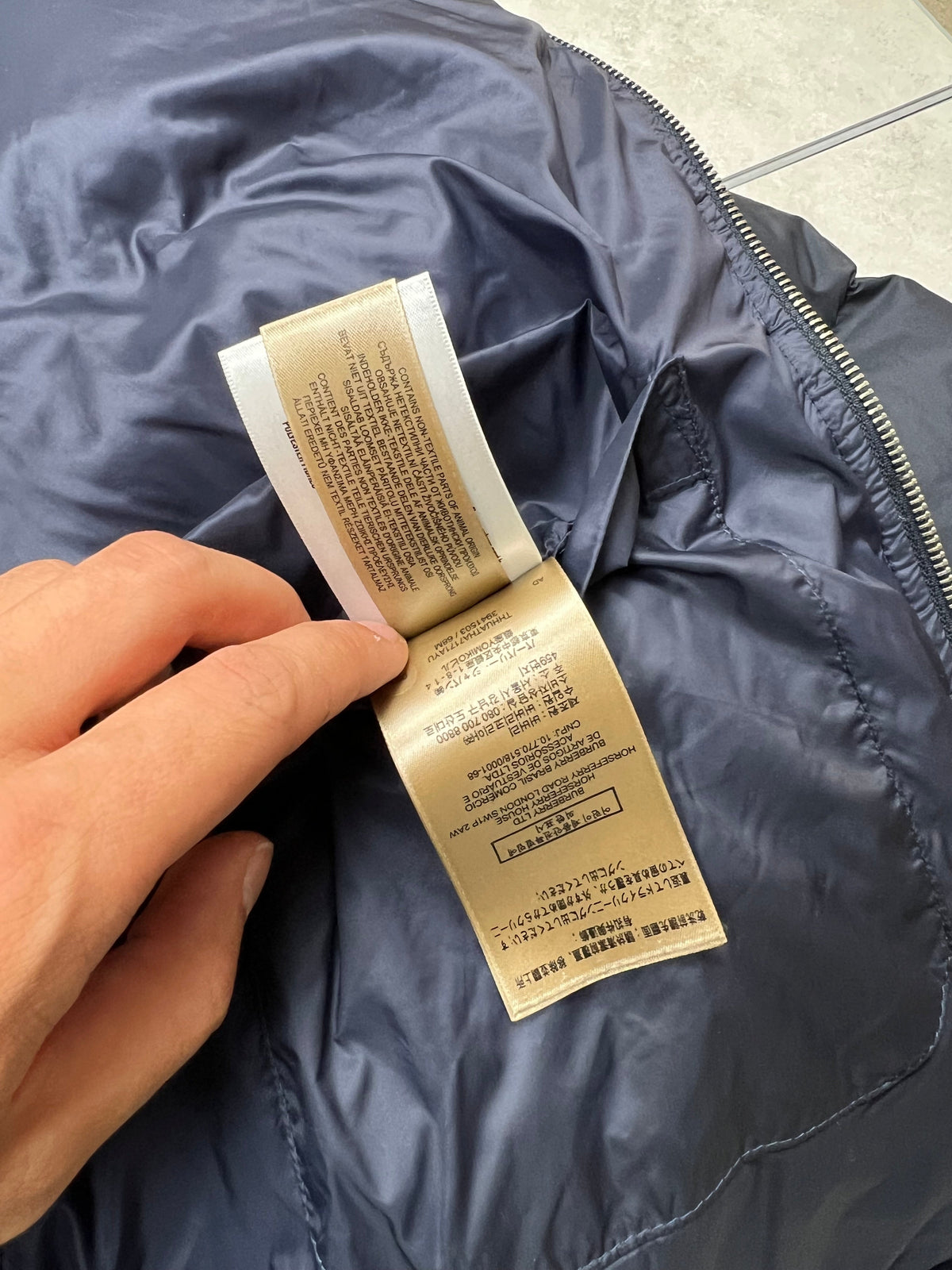 Burberry puffer jacket with zip-off sleeves, size S, pre-owned 9.5/10 condition – Relique
