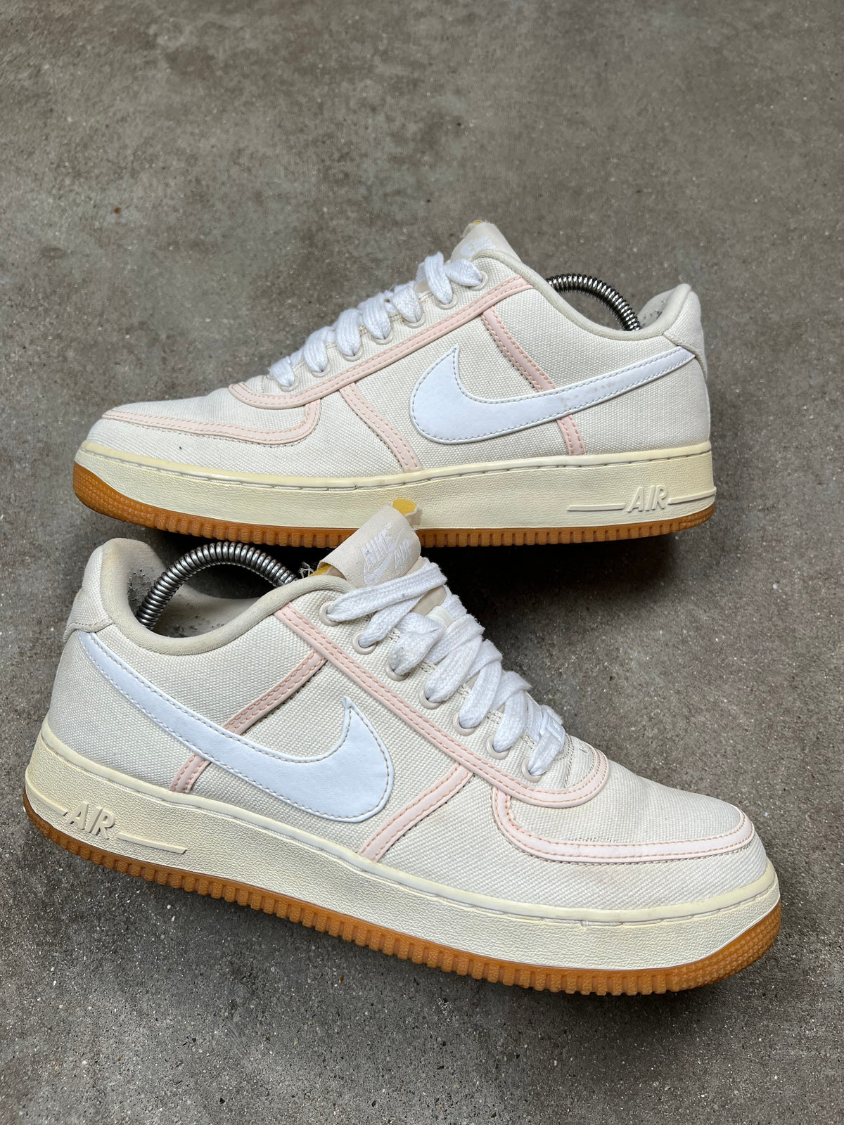 Nike Air Force 1 sneakers, light cream, EU size 44, pre-owned 8/10 condition – Relique