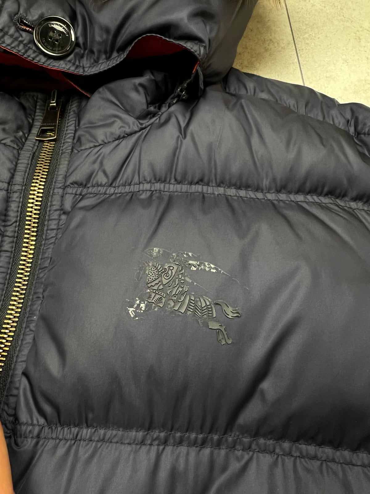 Burberry puffer jacket, size M, pre-owned 8/10 condition (missing button, peeling logo) – Relique