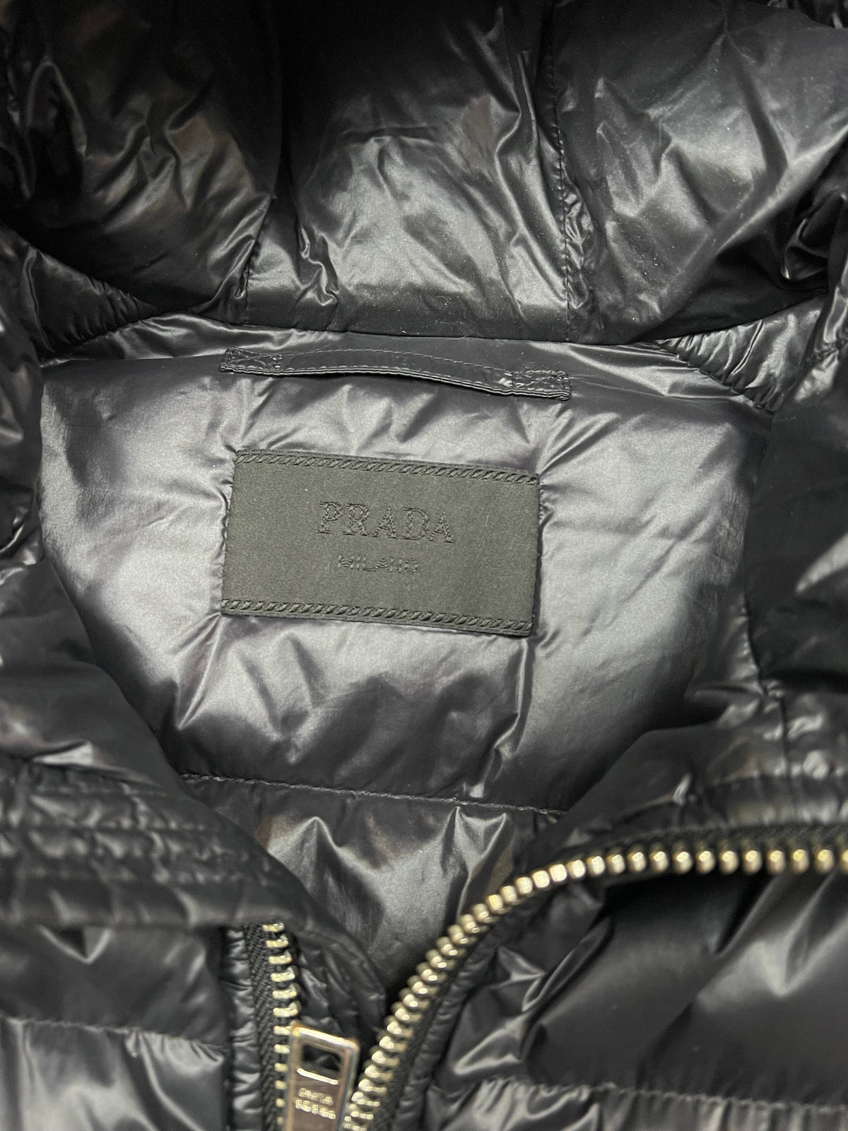 Prada puffer jacket, size 50 (fits L), pre-owned 8/10 condition (small holes on one sleeve, shown in photos) – Relique