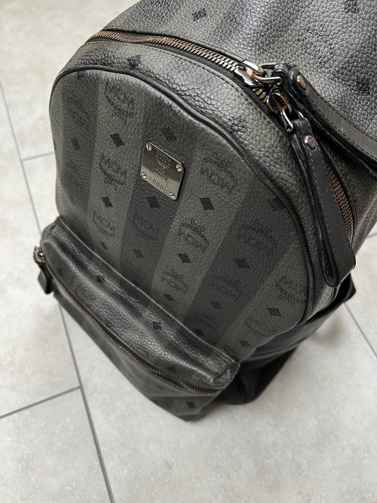 MCM backpack, large size, pre-owned 8/10 condition (scratches on sides) – Relique