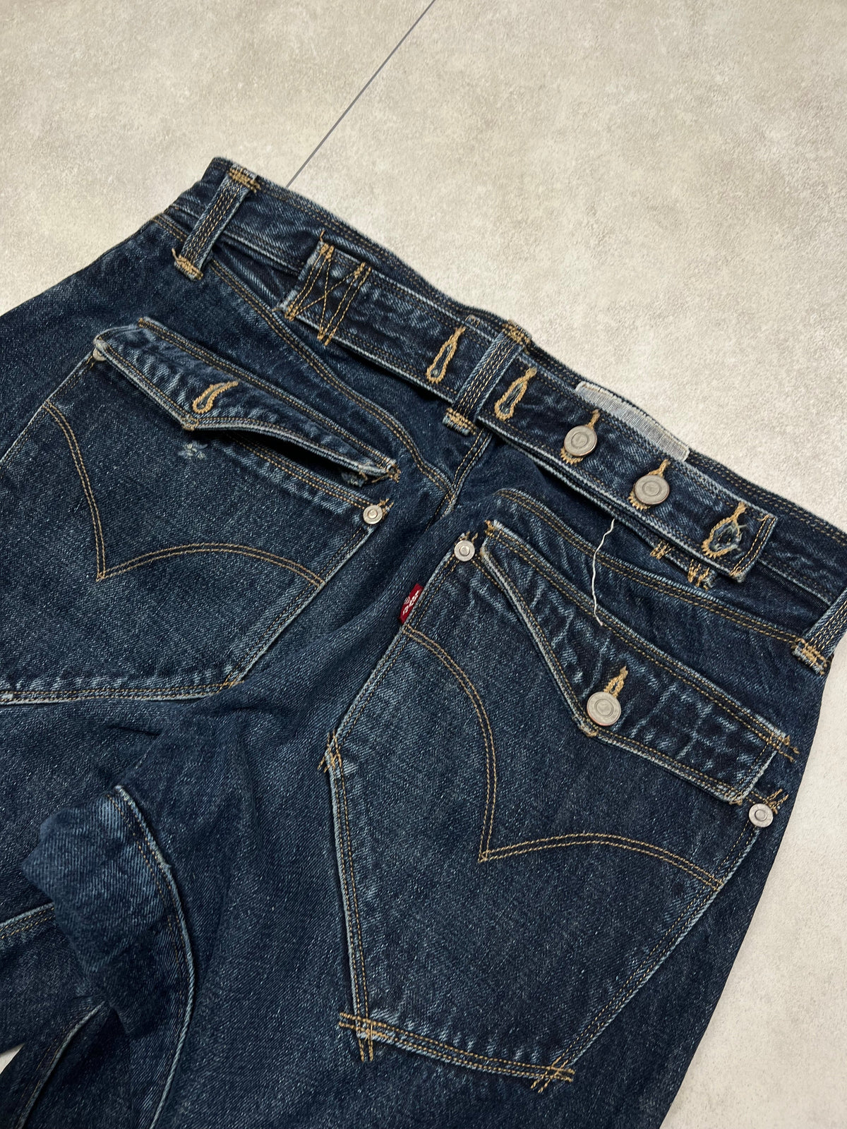 Levi's Engineered jeans, size 34, pre-owned 8/10 condition – Relique