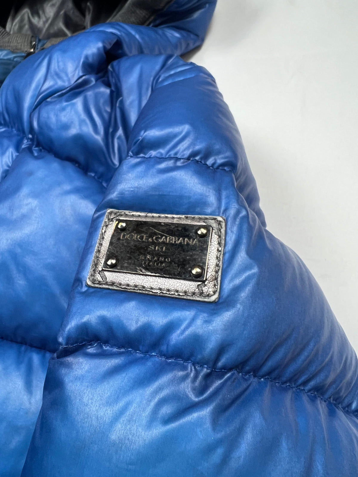 Dolce & Gabbana black puffer jacket, size M, pre-owned 9/10 condition – Relique