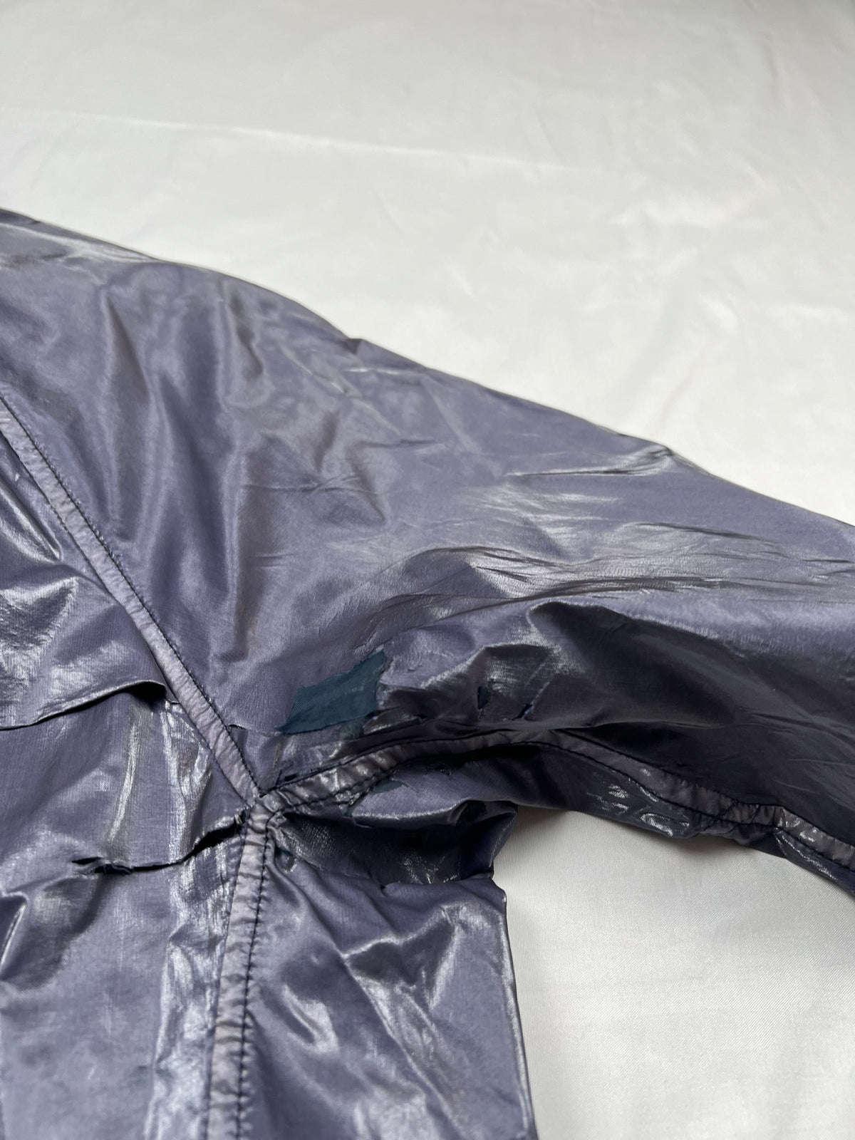 Stone Island 2007 prismatic silk jacket, size L, pre-owned 6/10 condition (needs repair) – Relique