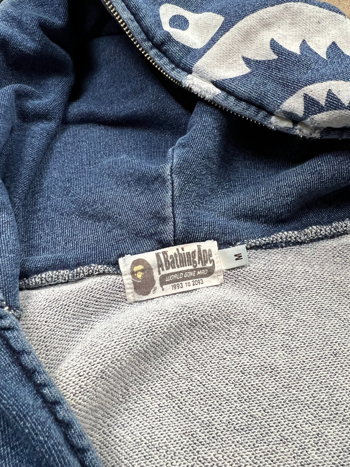 Bape zip-up hoodie, size M, pre-owned 7/10 condition – Relique