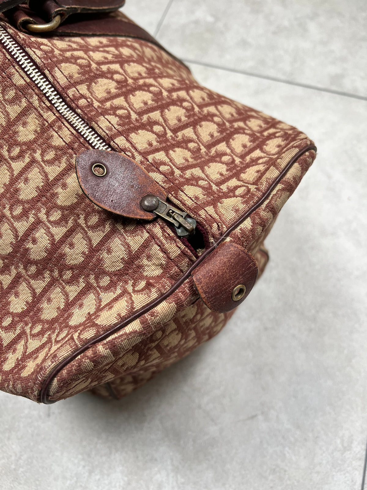 Christian Dior travel bag, 55cm, pre-owned 7.5/10 condition (inside pocket zipper doesn't work) – Relique