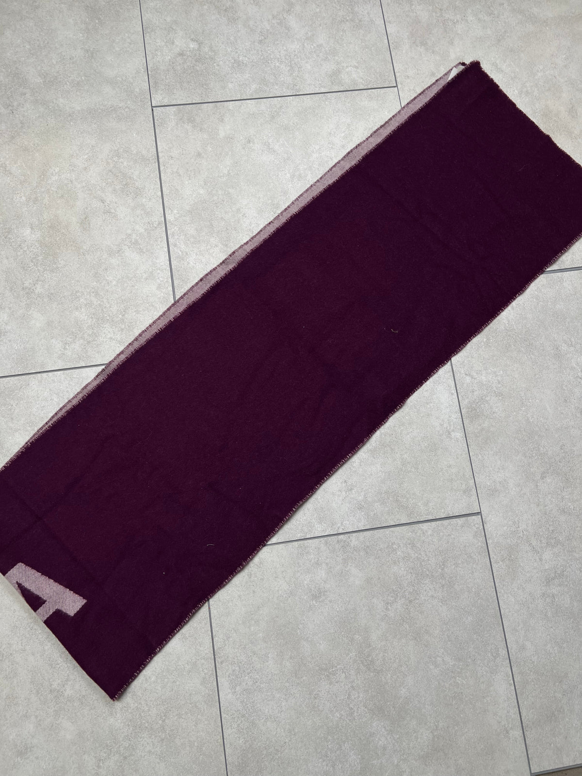 Balenciaga scarf, large size, pre-owned 9/10 condition – Relique