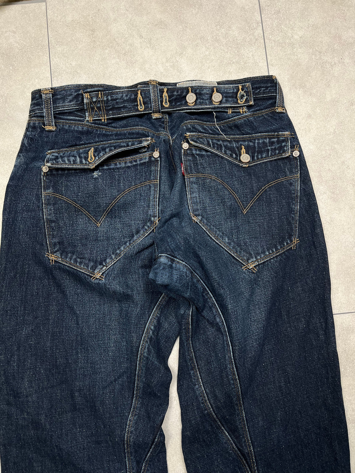 Levi's Engineered jeans, size 34, pre-owned 8/10 condition – Relique