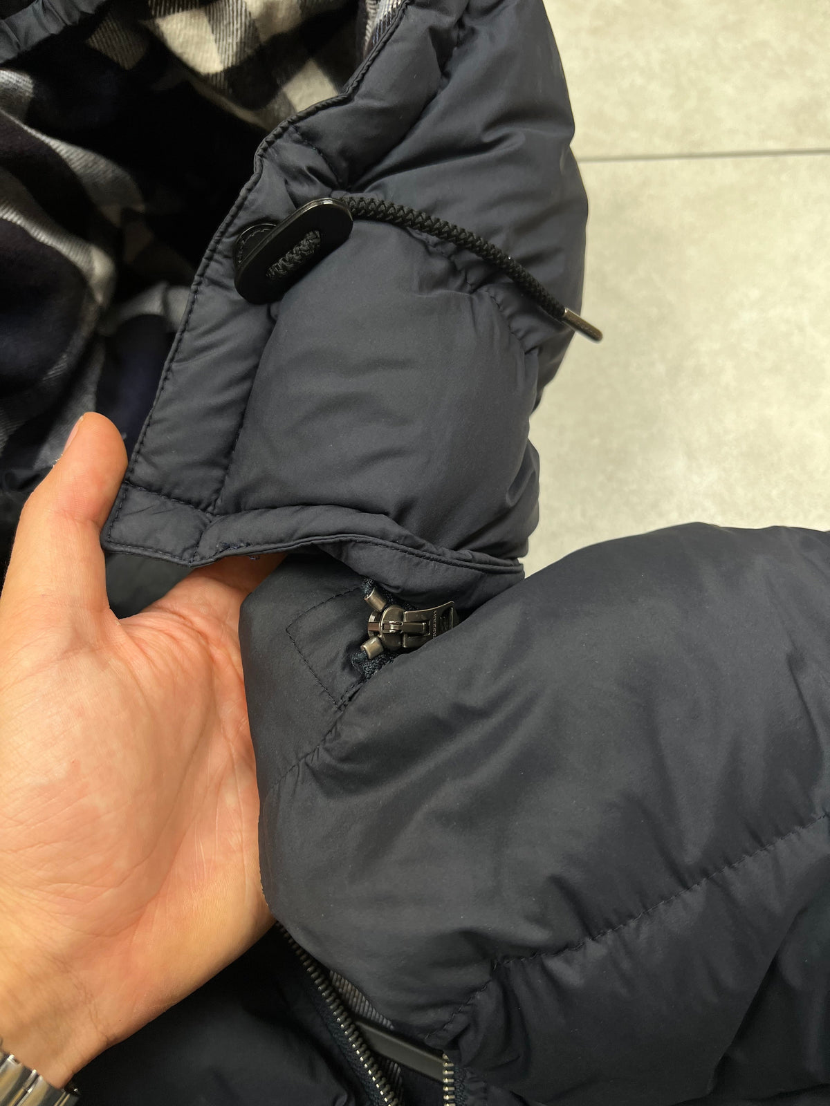 Burberry puffer jacket with zip-off sleeves, size S, pre-owned 9.5/10 condition – Relique