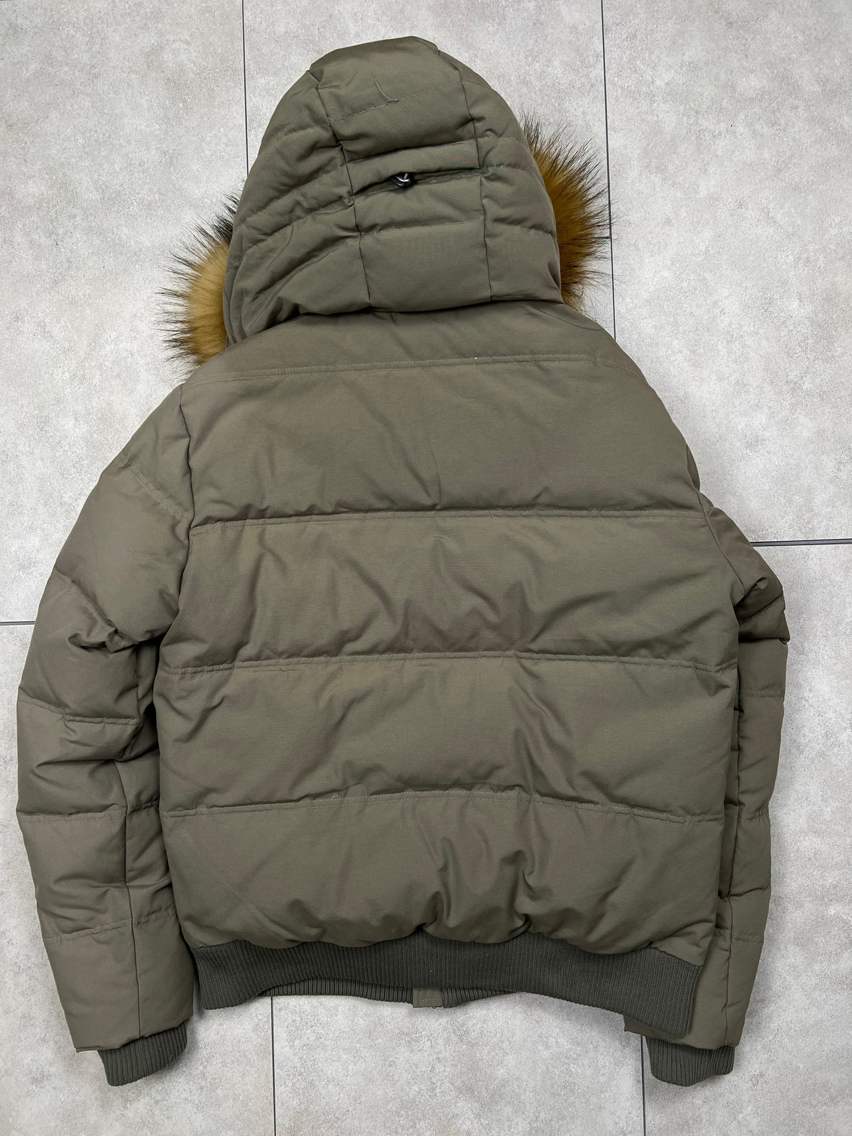 True Religion puffer jacket, size M, pre-owned 9/10 condition – Relique