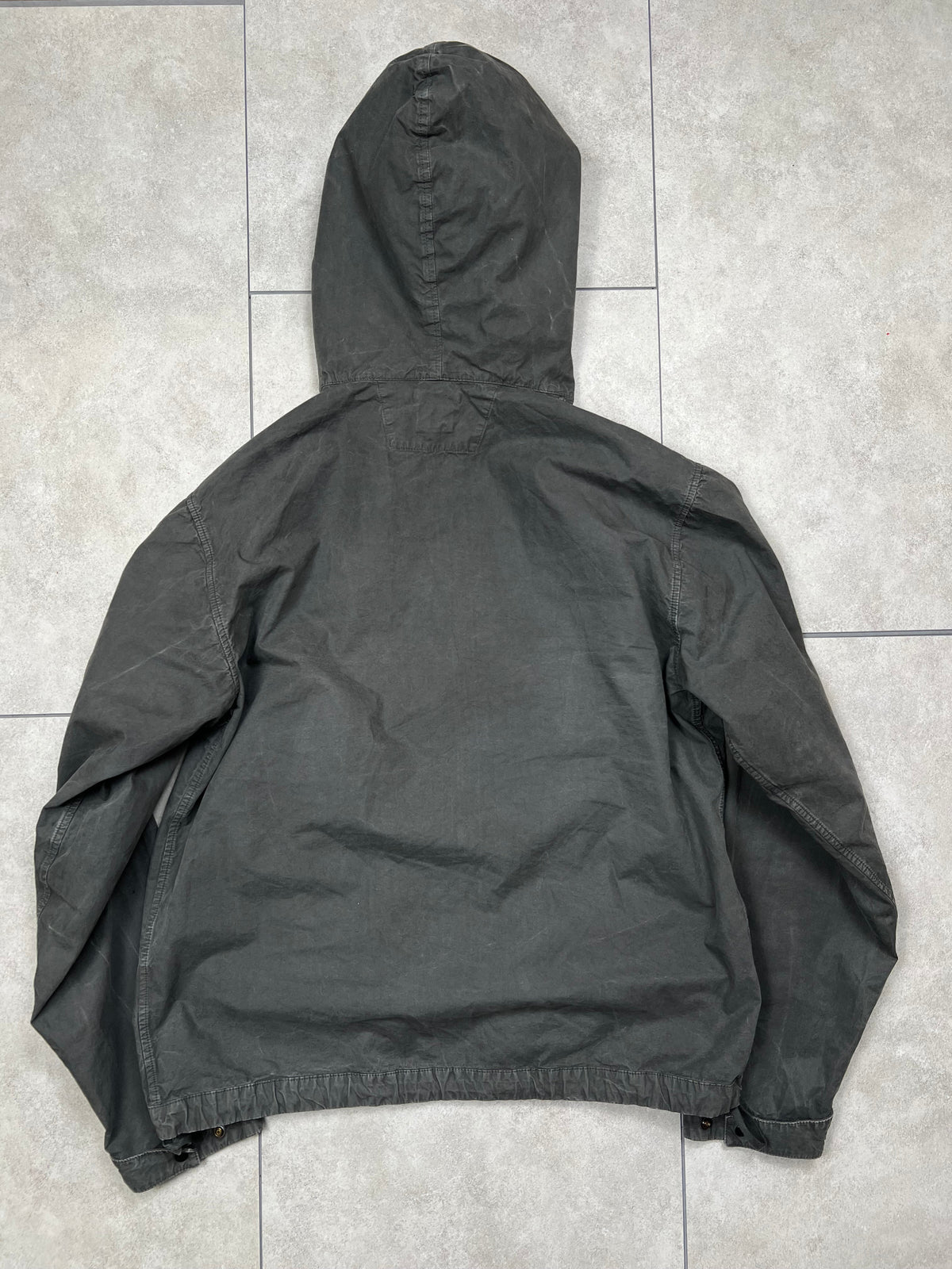 C.P. Company Micro-Reps jacket, size M, pre-owned 9/10 condition (scratches on badge) – Relique