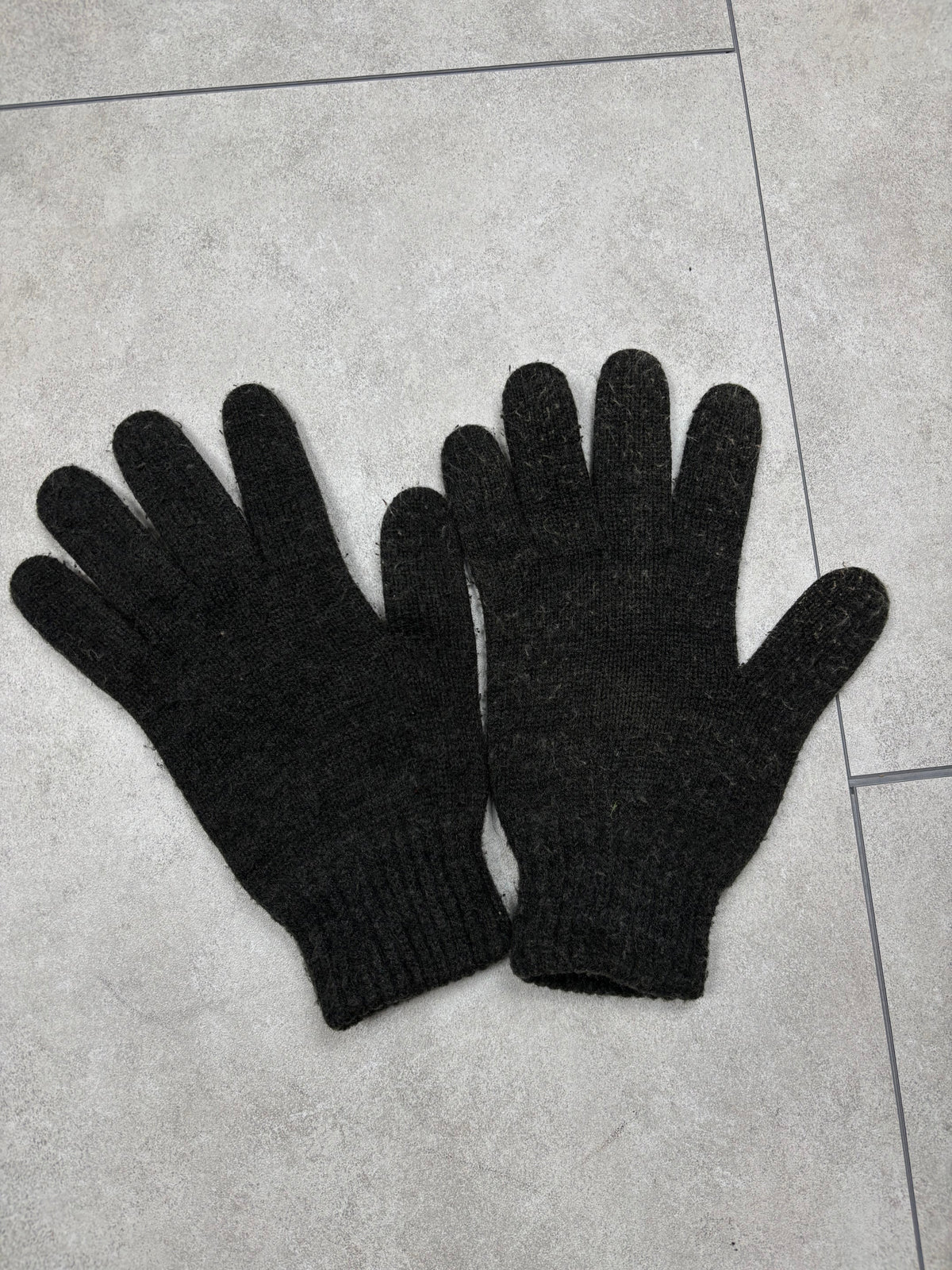 Burberry gloves, size M, pre-owned – Relique
