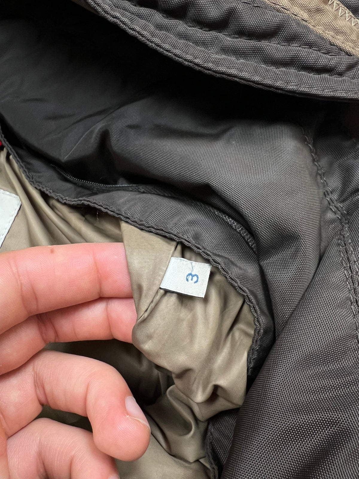 Moncler puffer jacket, size 3 (fits M/L), pre-owned 9/10 condition – Relique