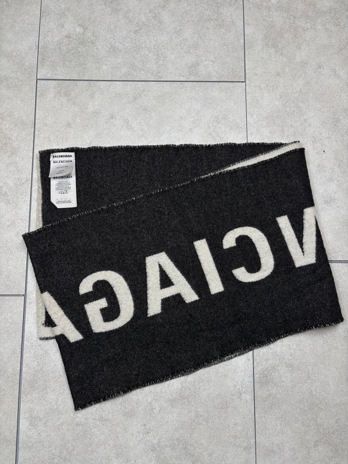 Balenciaga scarf, large size, pre-owned 8/10 condition – Relique