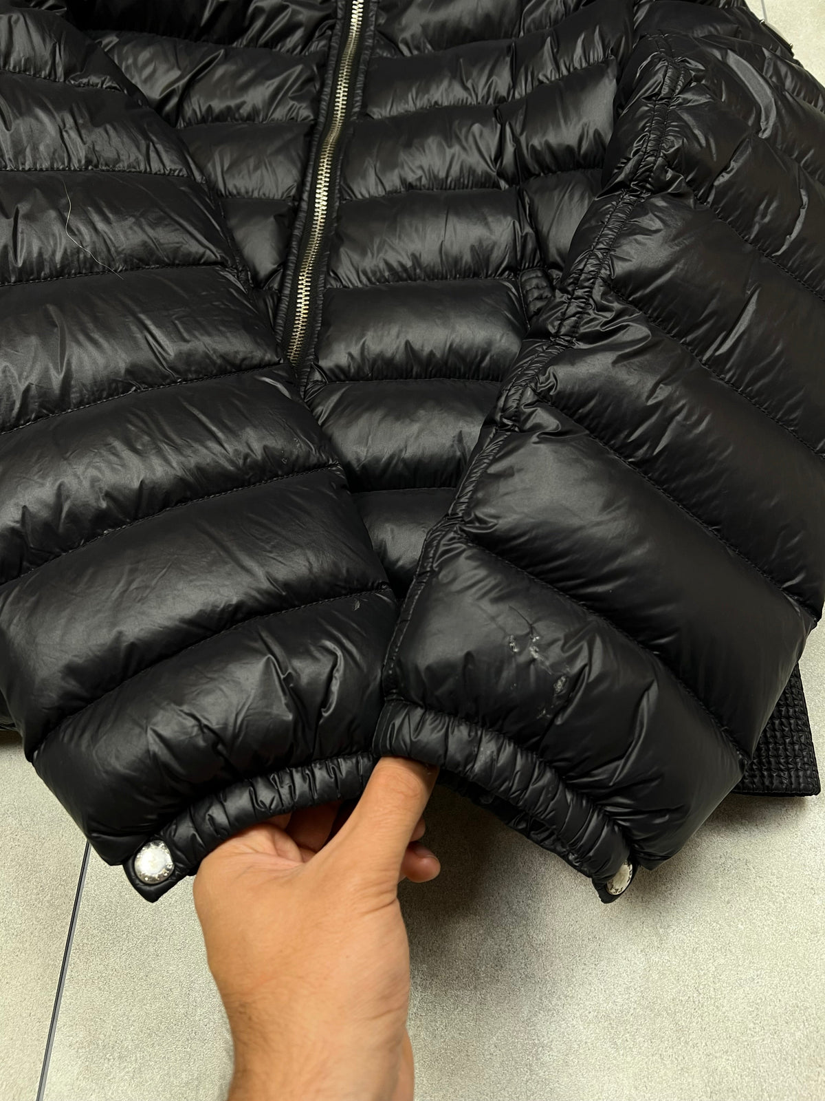 Prada puffer jacket, size 50 (fits L), pre-owned 8/10 condition (small holes on one sleeve, shown in photos) – Relique