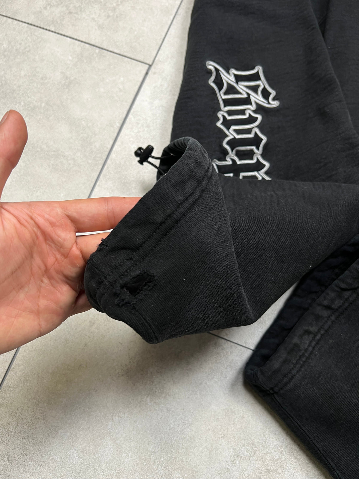 Supreme joggers, size S, pre-owned 8/10 condition – Relique