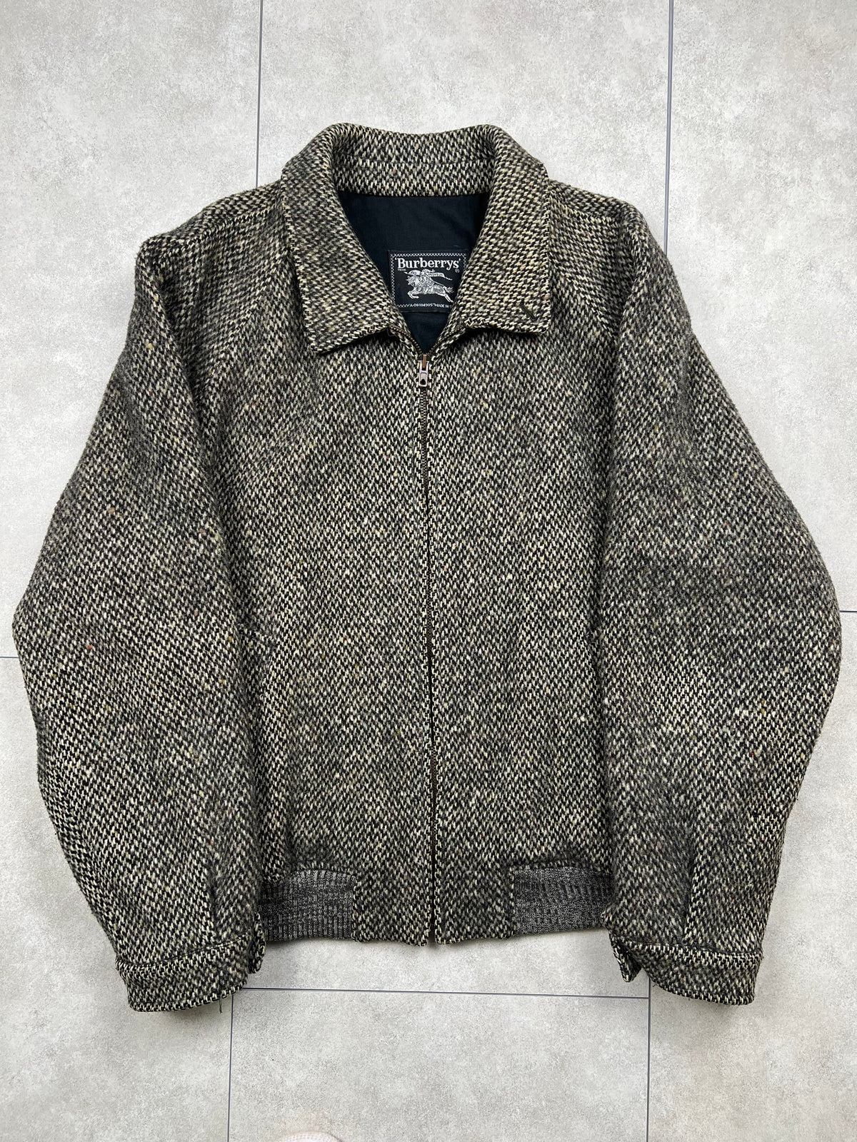 Burberry jacket, size L, pre-owned 9/10 condition – Relique