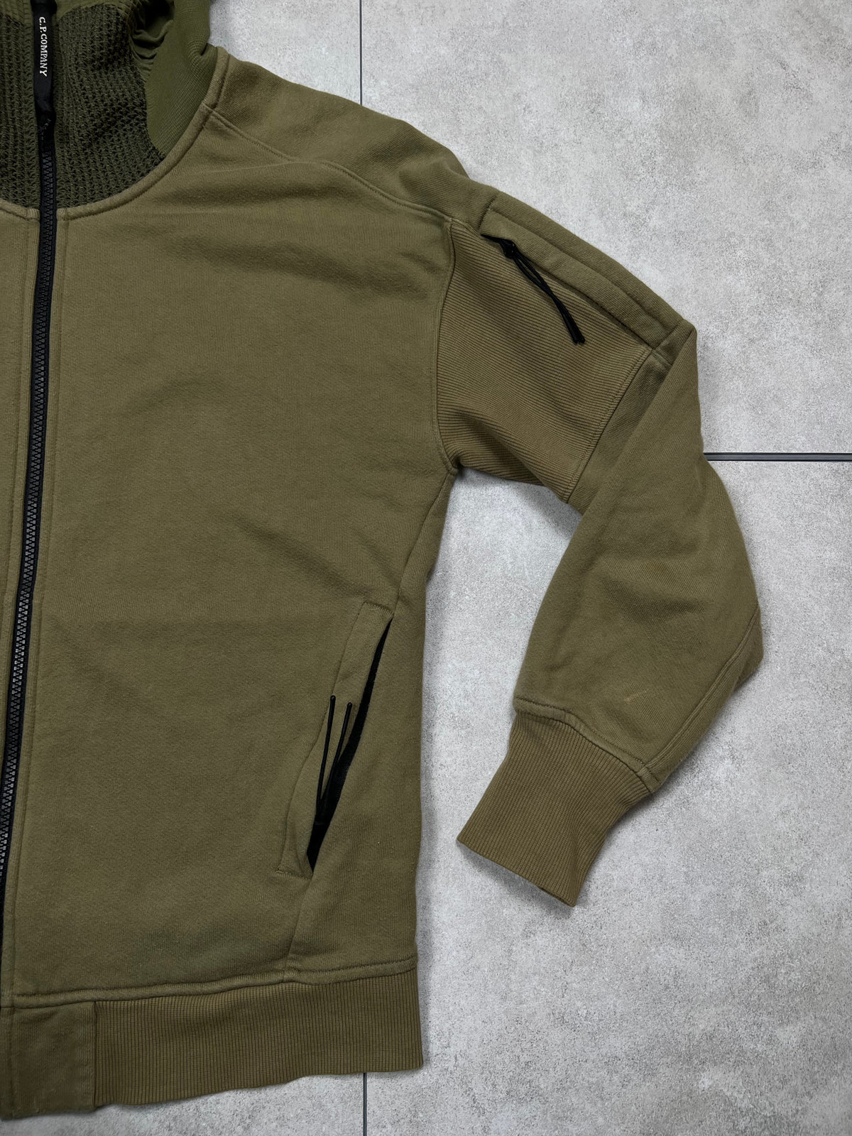 C.P. Company zip-up hoodie, size S, pre-owned 9/10 condition – Relique