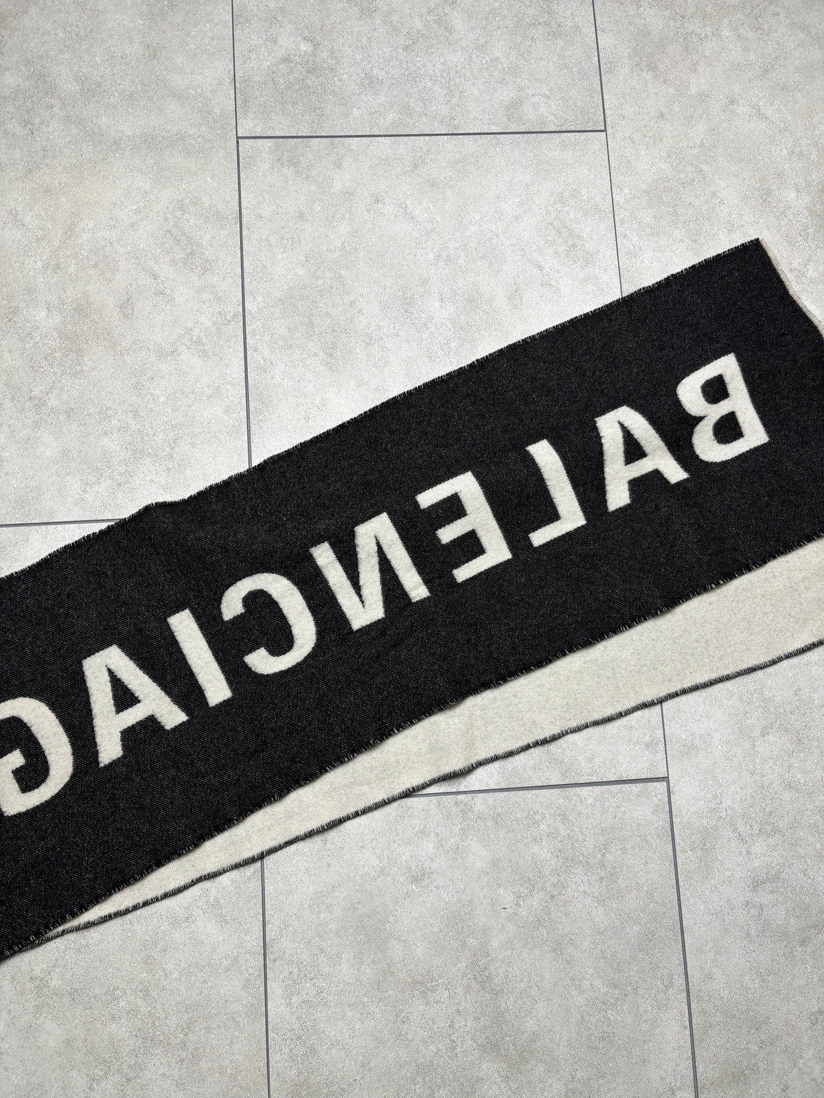 Balenciaga scarf, large size, pre-owned 8/10 condition – Relique