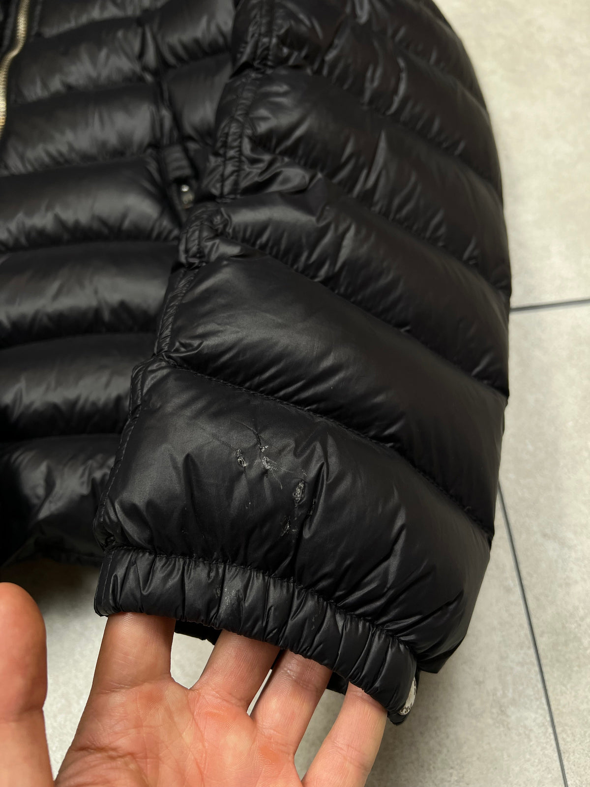 Prada puffer jacket, size 50 (fits L), pre-owned 8/10 condition (small holes on one sleeve, shown in photos) – Relique