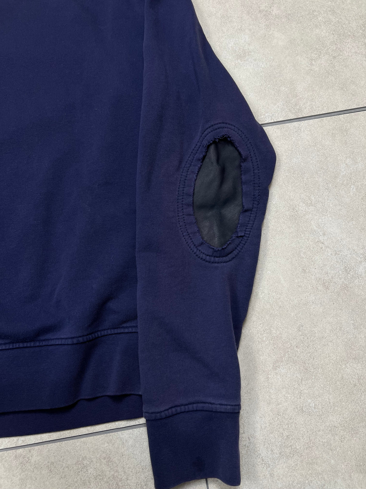Maison Margiela sweater, size M, pre-owned 9/10 condition – Relique