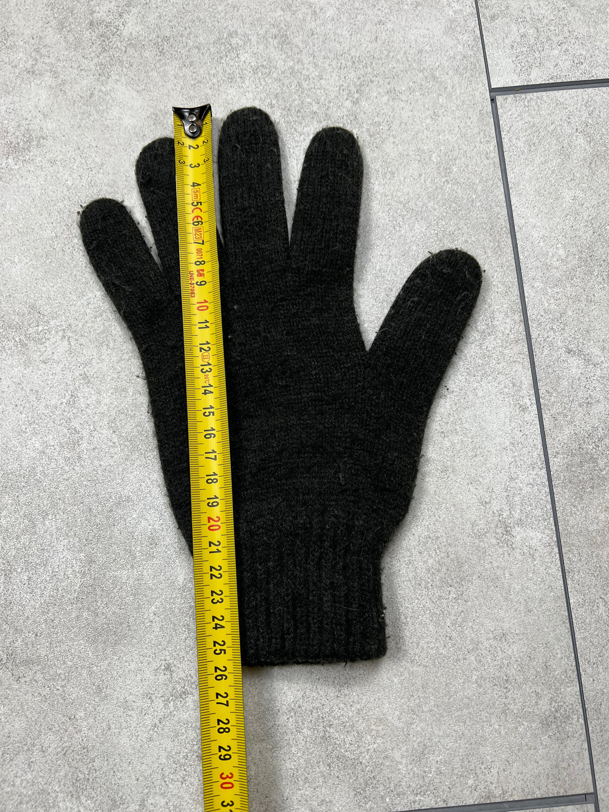 Burberry gloves, size M, pre-owned – Relique