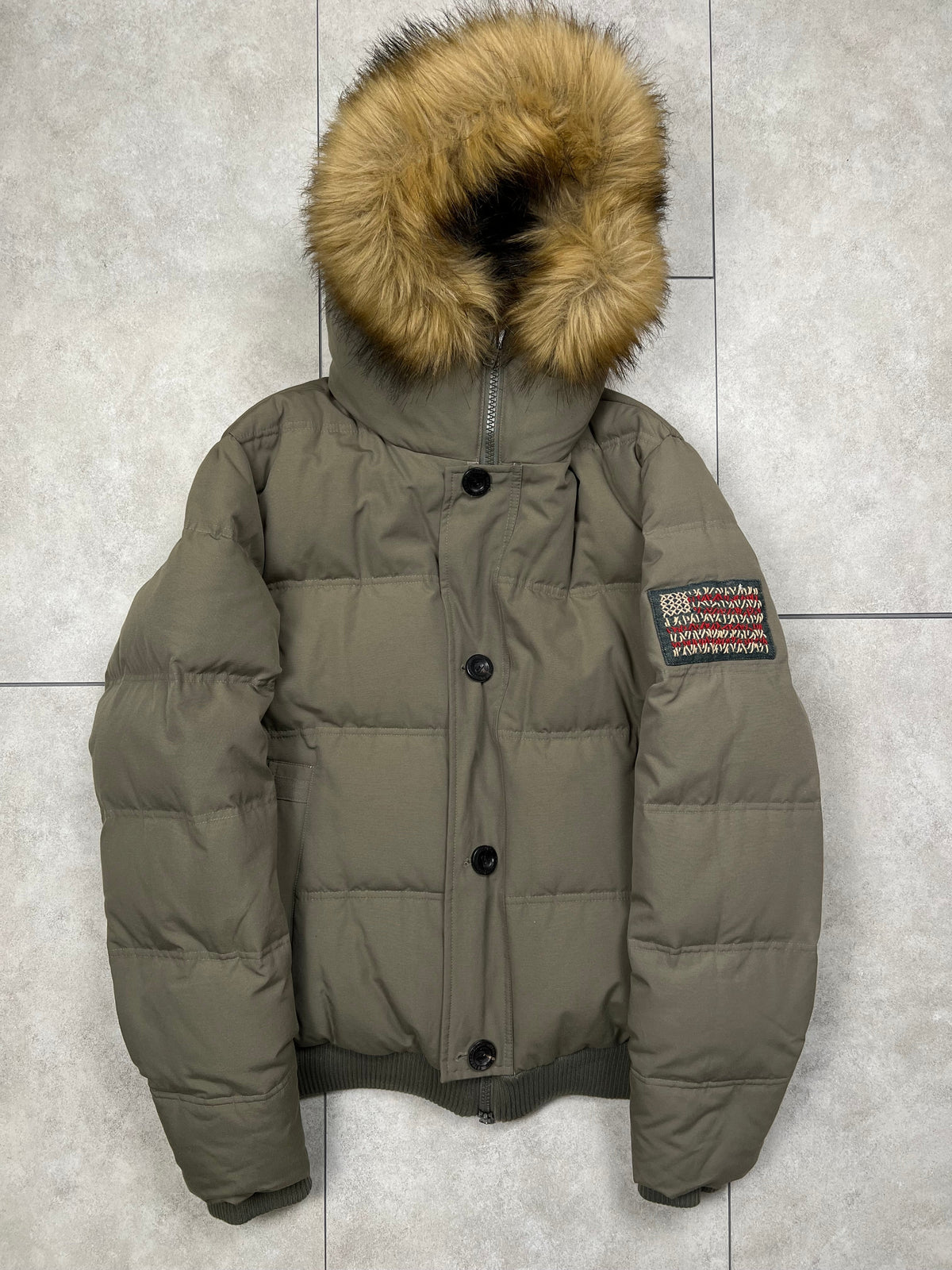 True Religion puffer jacket, size M, pre-owned 9/10 condition – Relique