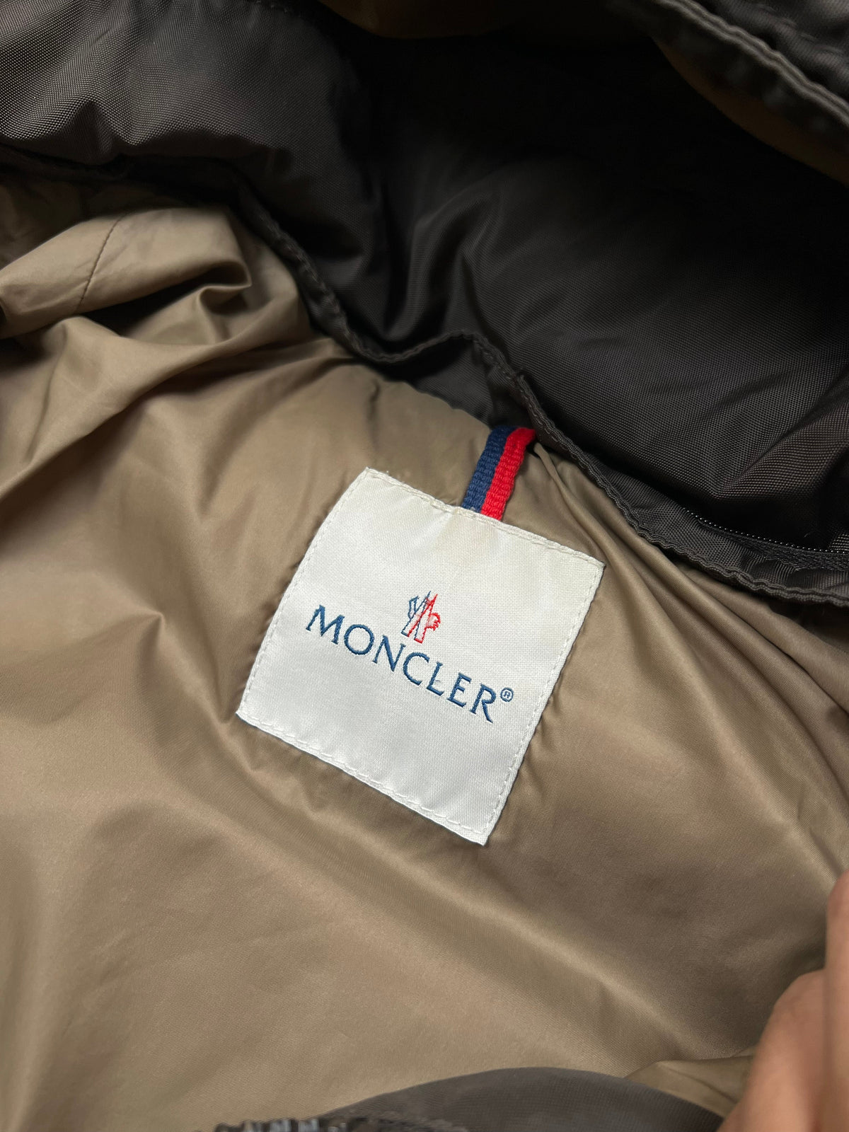 Moncler puffer jacket, size 3 (fits M/L), pre-owned 9/10 condition – Relique