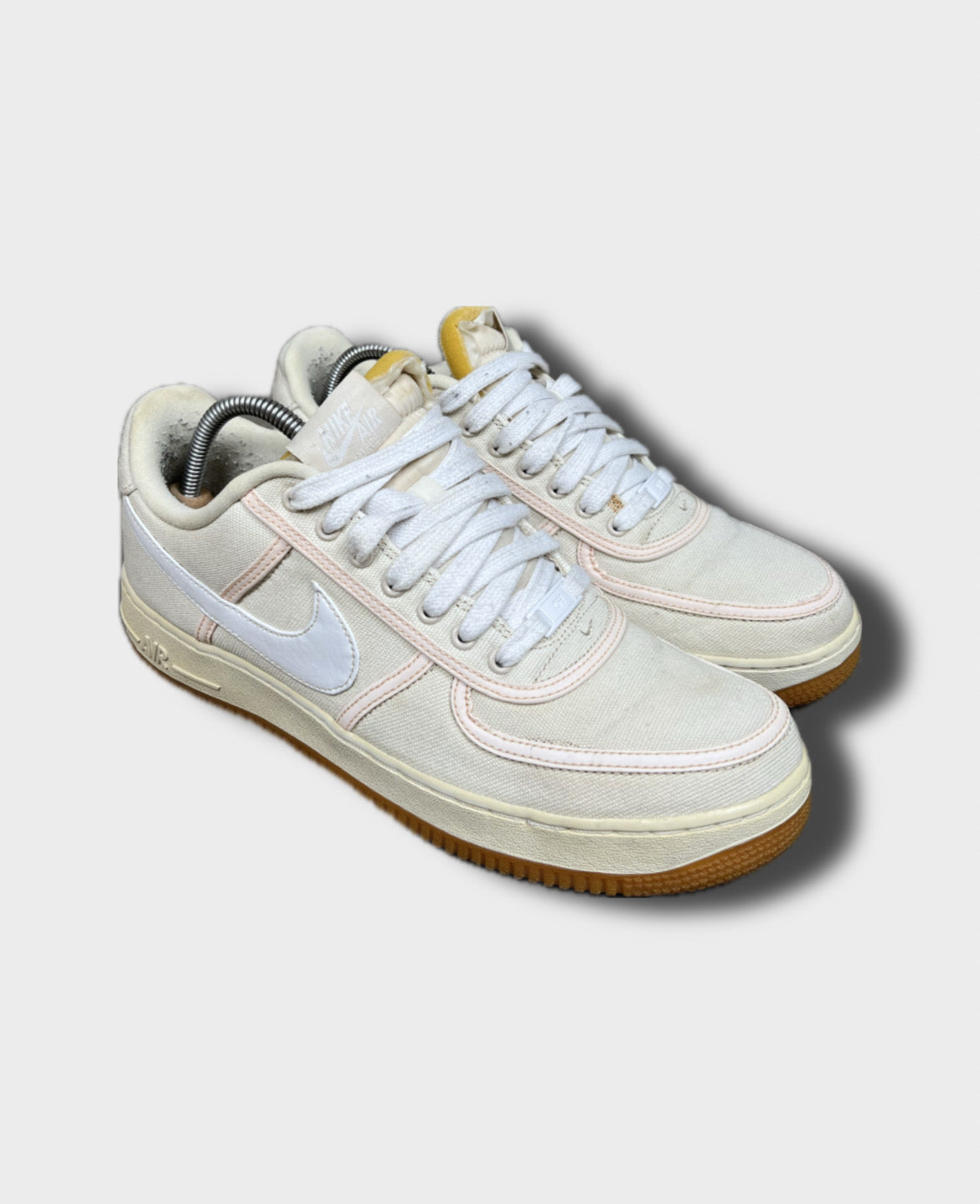 Nike Air Force 1 sneakers, light cream, EU size 44, pre-owned 8/10 condition – Relique