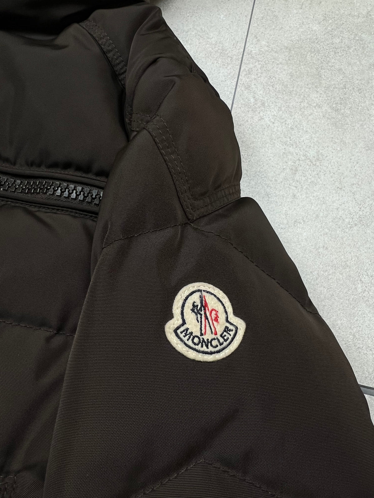 Moncler puffer jacket, size 3 (fits M/L), pre-owned 9/10 condition – Relique