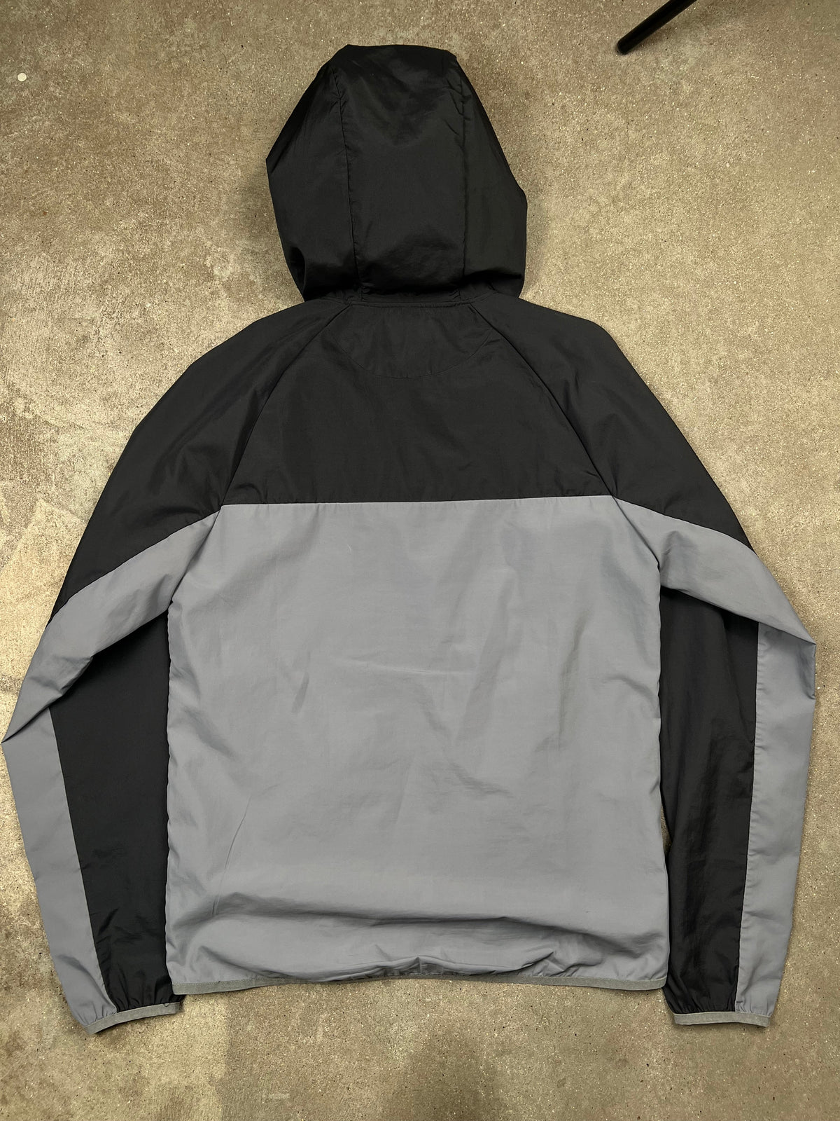 Bape windbreaker jacket, size M, pre-owned 10/10 condition – Relique