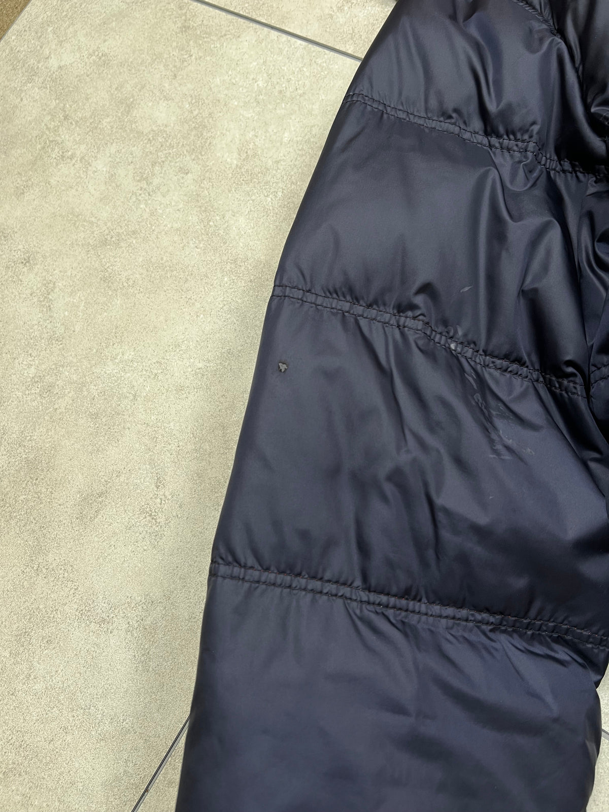 Burberry puffer jacket, size M, pre-owned 8/10 condition (missing button, peeling logo) – Relique