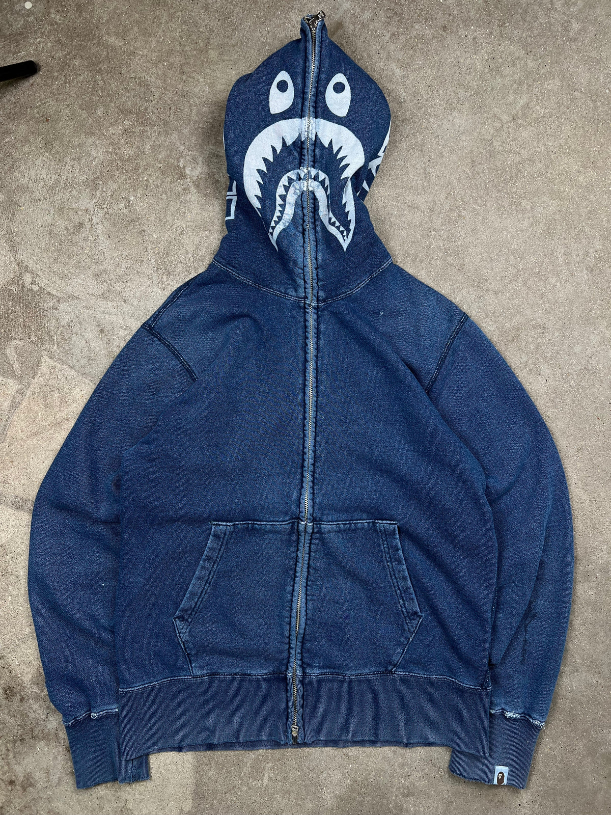 Bape zip-up hoodie, size M, pre-owned 7/10 condition – Relique