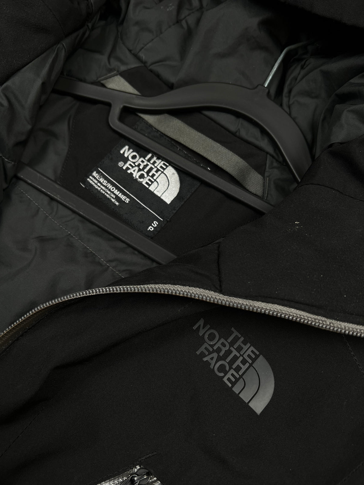 The North Face ski jacket, size Small, pre-owned 9/10 condition – Relique
