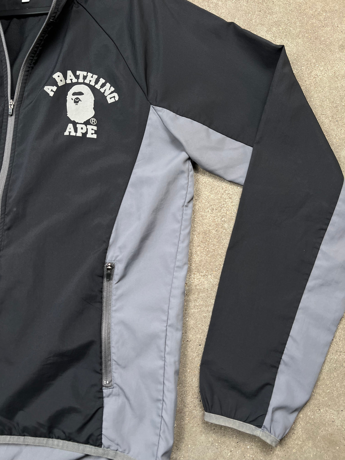 Bape windbreaker jacket, size M, pre-owned 10/10 condition – Relique
