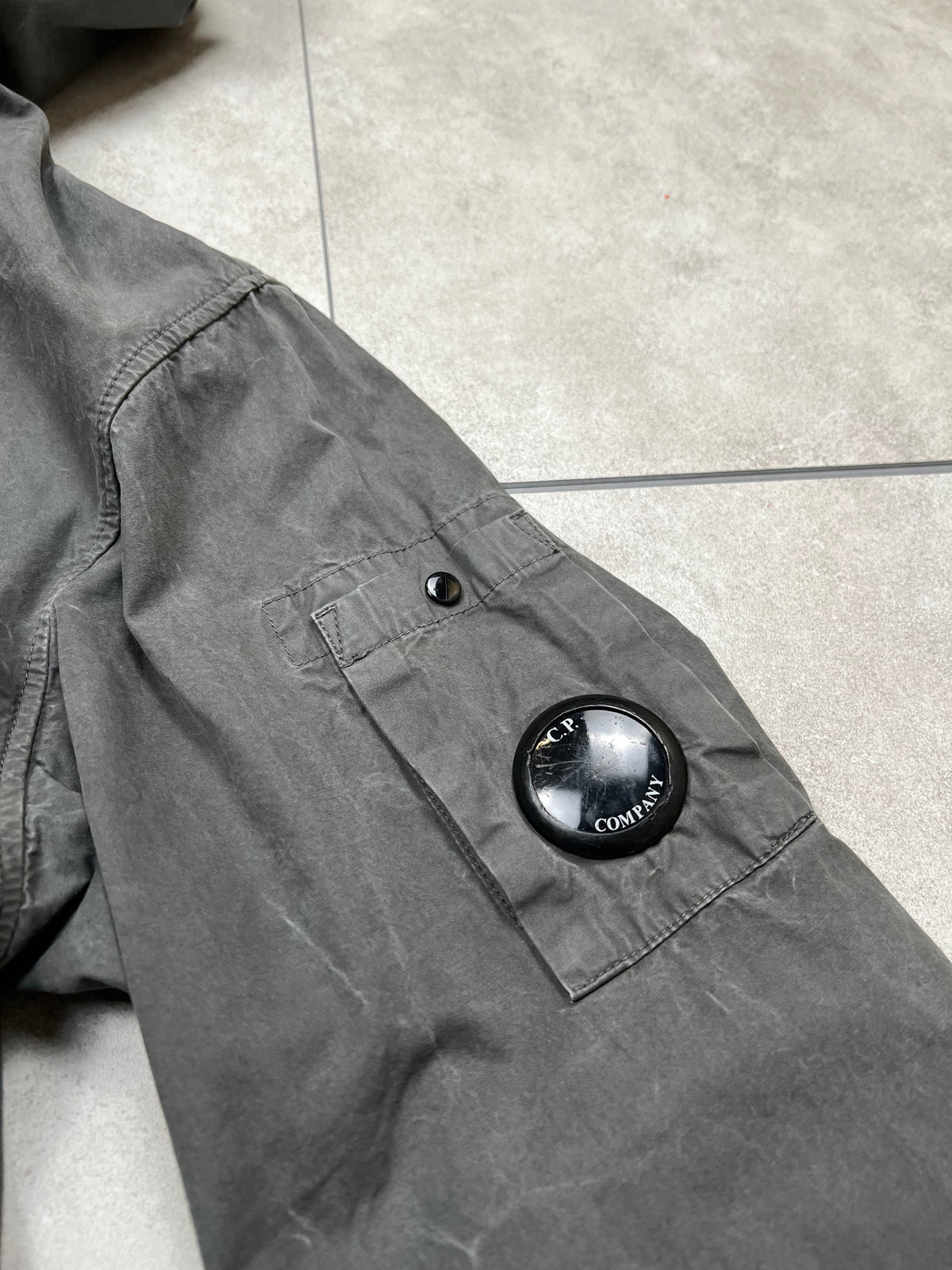C.P. Company Micro-Reps jacket, size M, pre-owned 9/10 condition (scratches on badge) – Relique