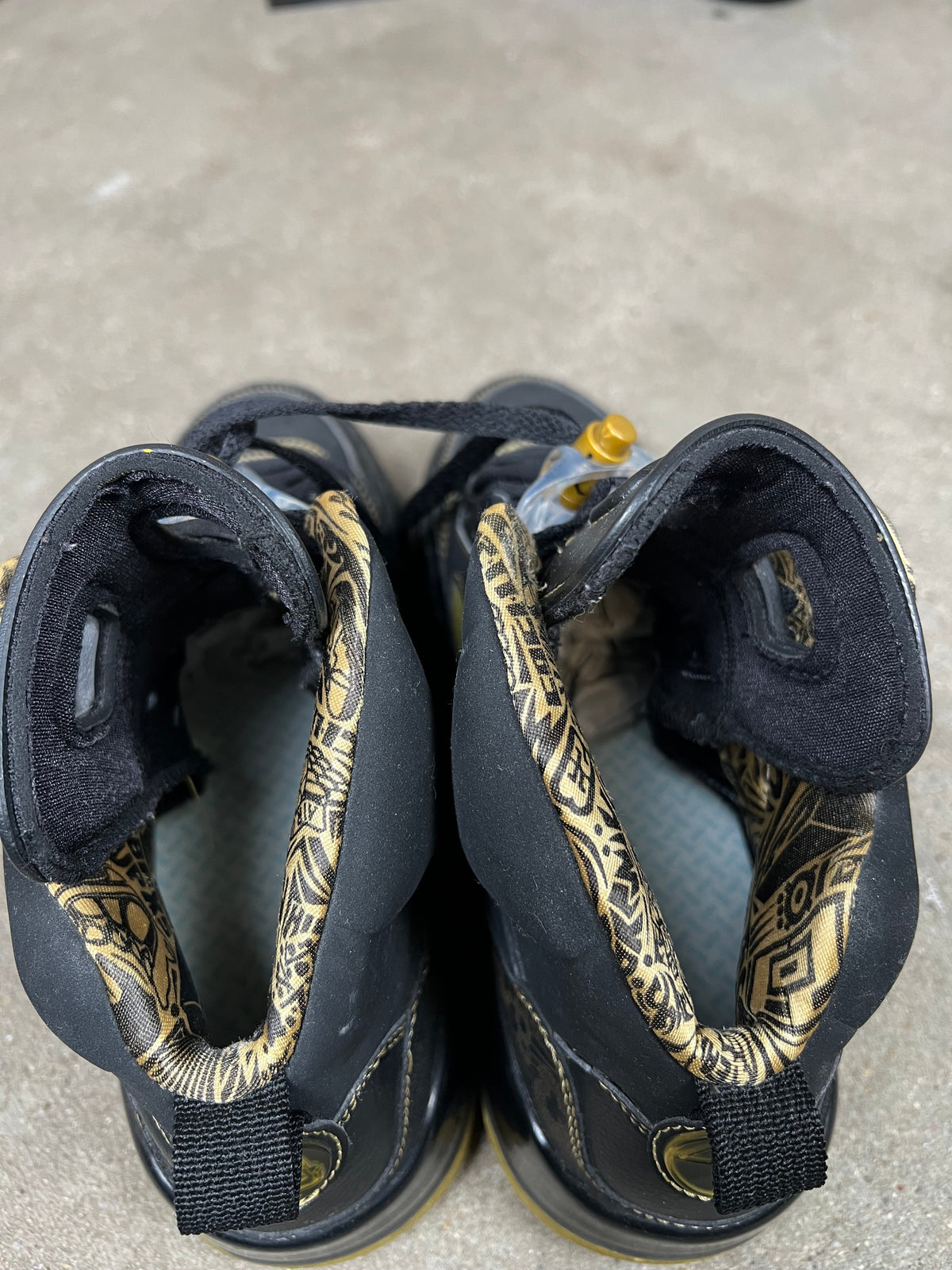 Air Jordan sneakers, EU size 43, pre-owned 9/10 condition – Relique