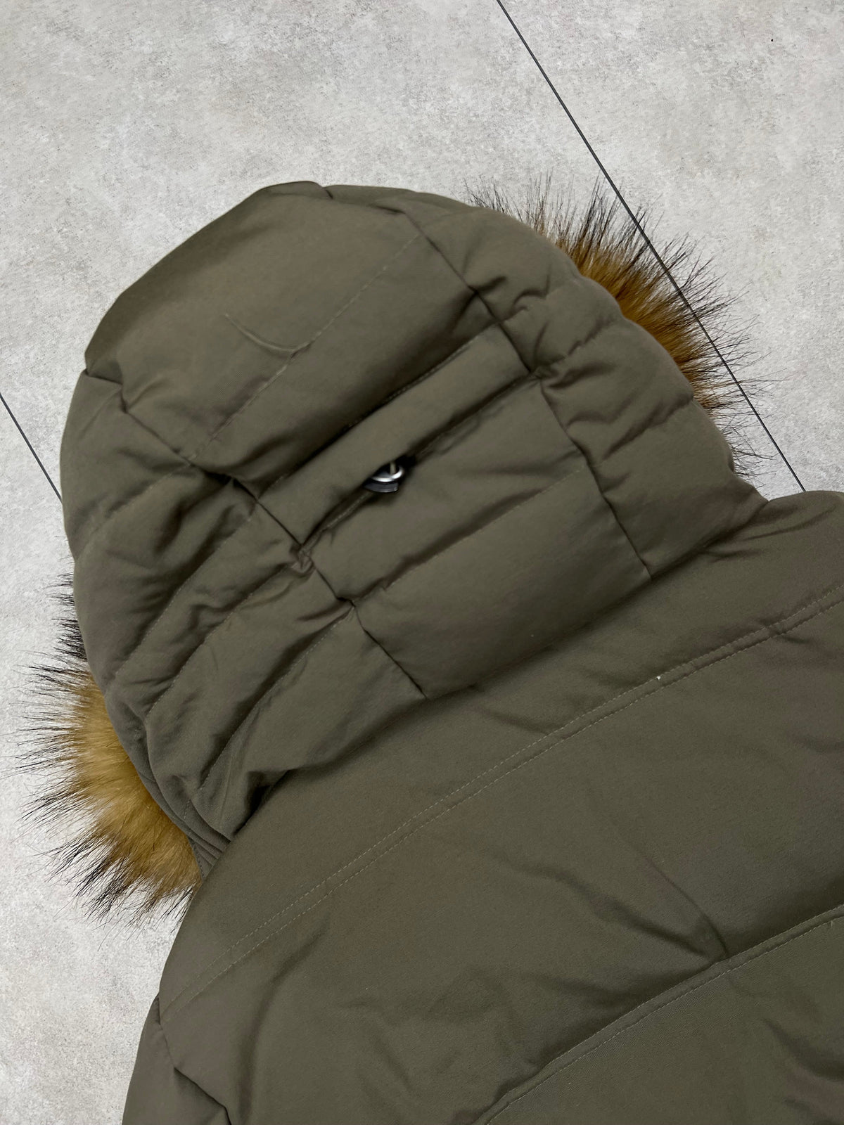 True Religion puffer jacket, size M, pre-owned 9/10 condition – Relique
