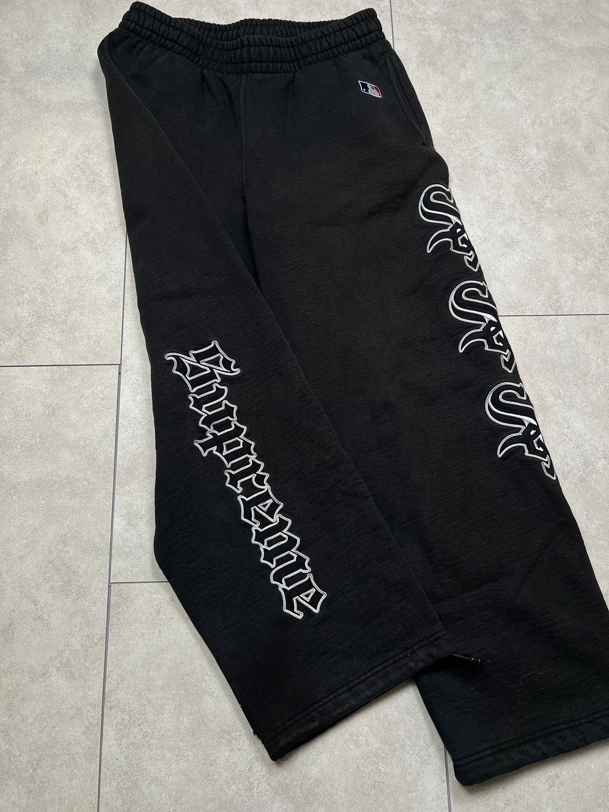 Supreme joggers, size S, pre-owned 8/10 condition – Relique