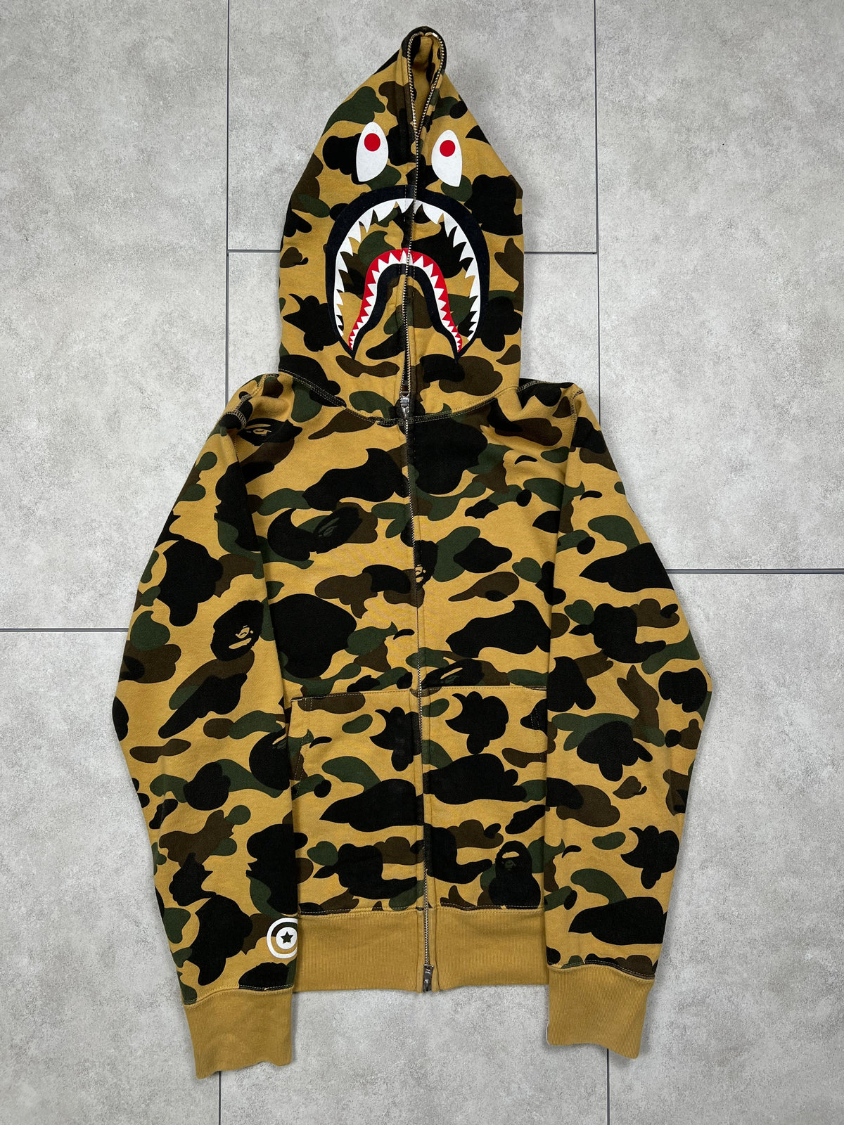 Bape Shark hoodie, size S, pre-owned 9/10 condition – Relique