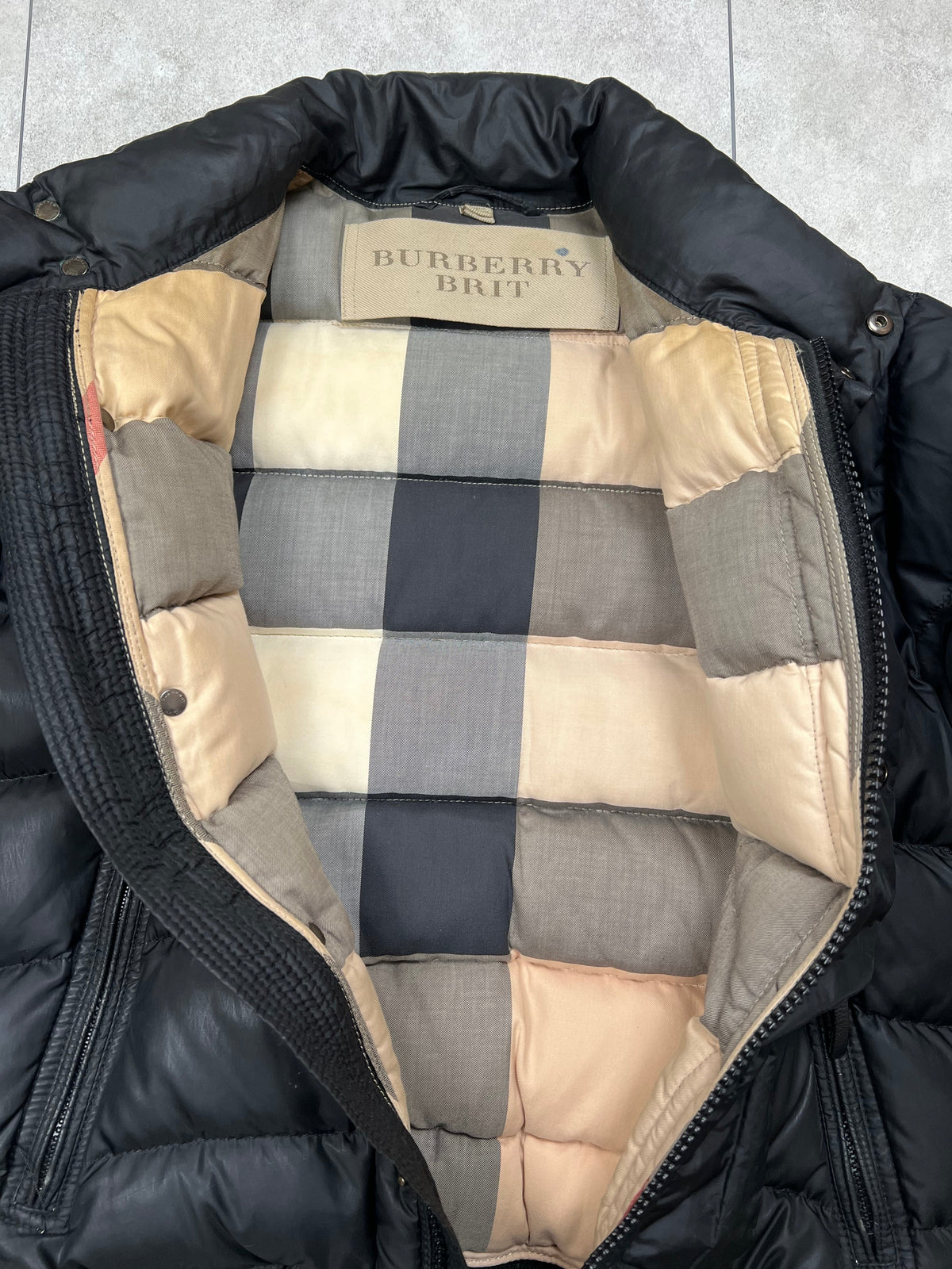 Burberry puffer jacket, size M, pre-owned 8/10 condition – Relique