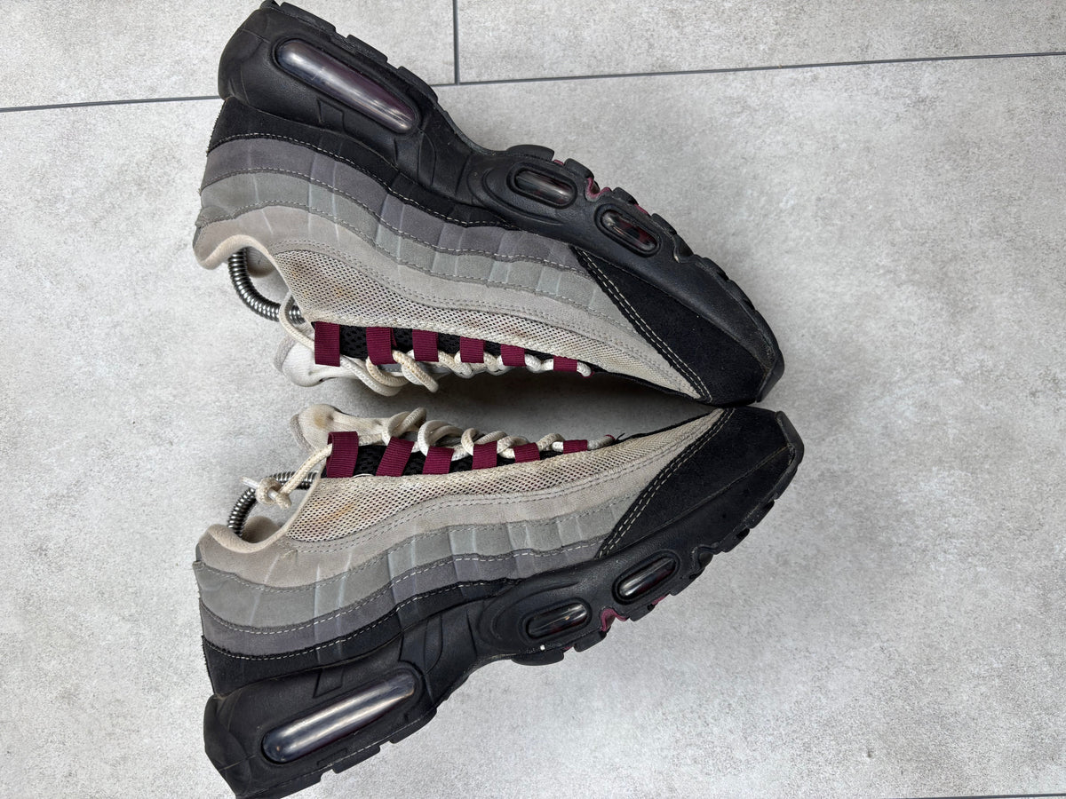 Nike Air Max 95 sneakers, EU size 42.5, pre-owned 7/10 condition – Relique