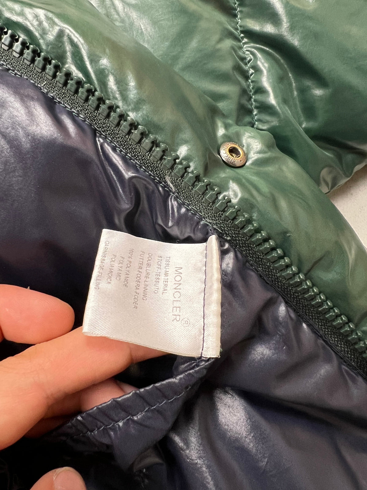 Moncler puffer jacket, size 0 (fits XS/S), pre-owned 7.5/10 condition – Relique