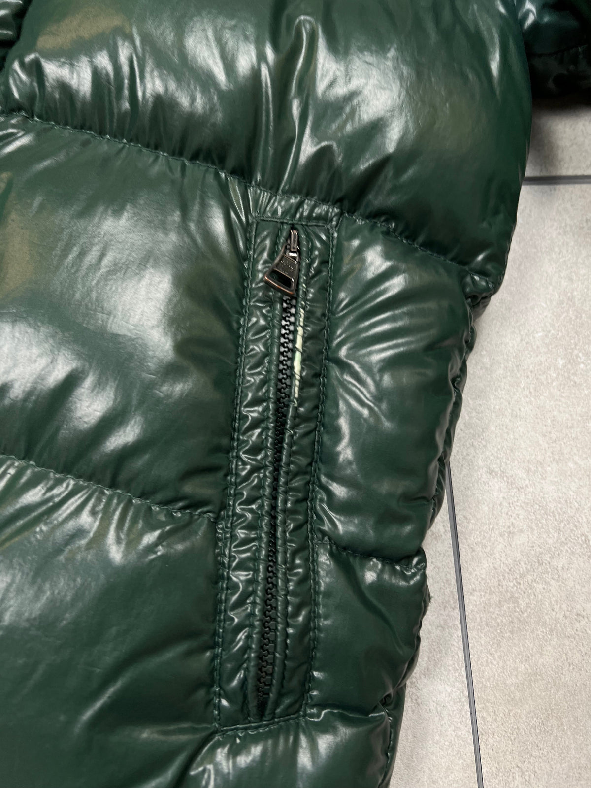 Moncler puffer jacket, size 0 (fits XS/S), pre-owned 7.5/10 condition – Relique