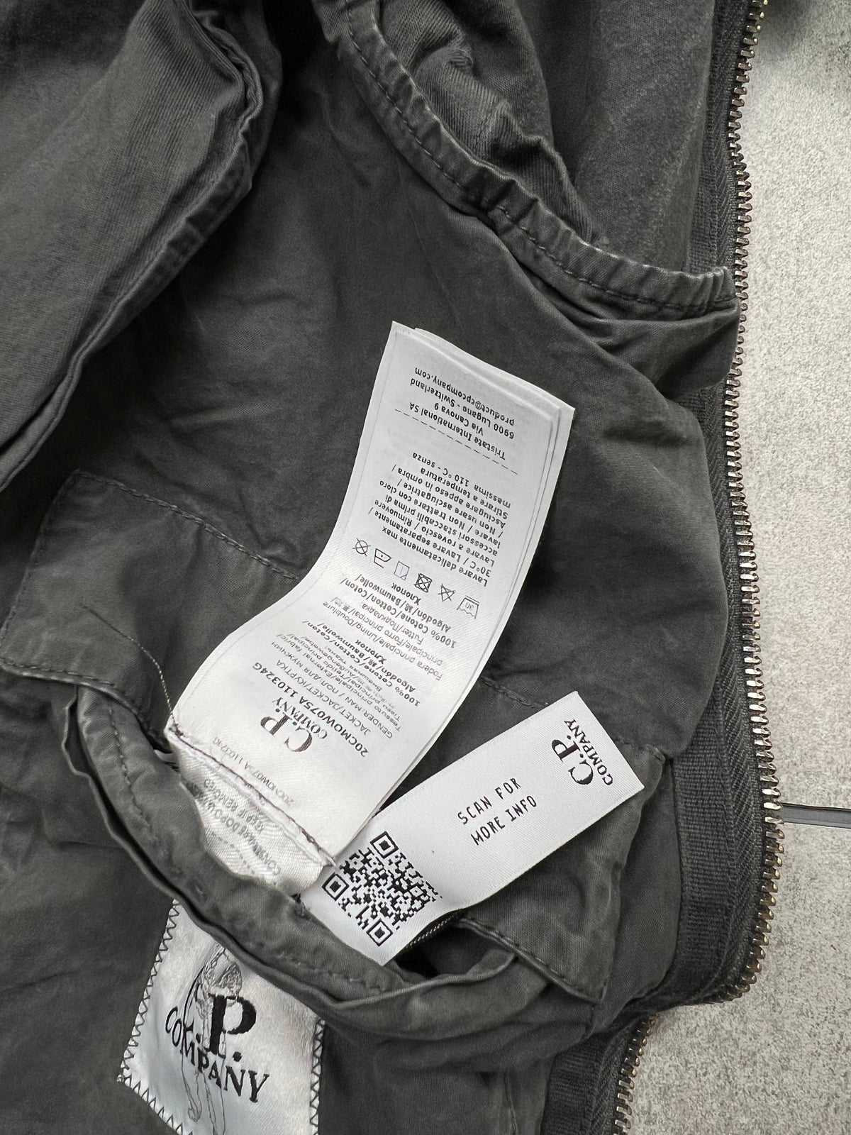 C.P. Company Micro-Reps jacket, size M, pre-owned 9/10 condition (scratches on badge) – Relique